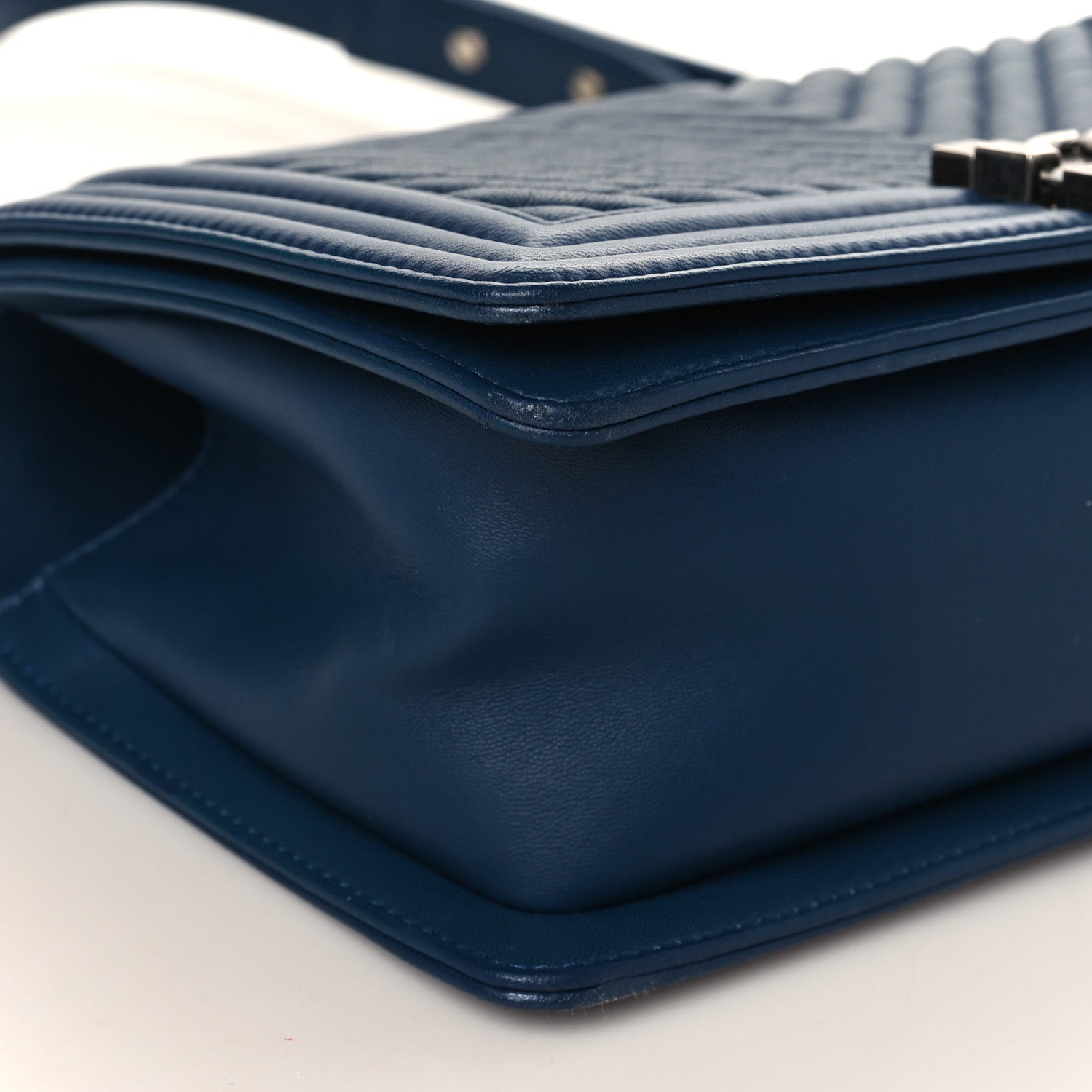 Chanel Wrinkled Lambskin Chevron Quilted Medium Boy Flap Navy 8 of 9