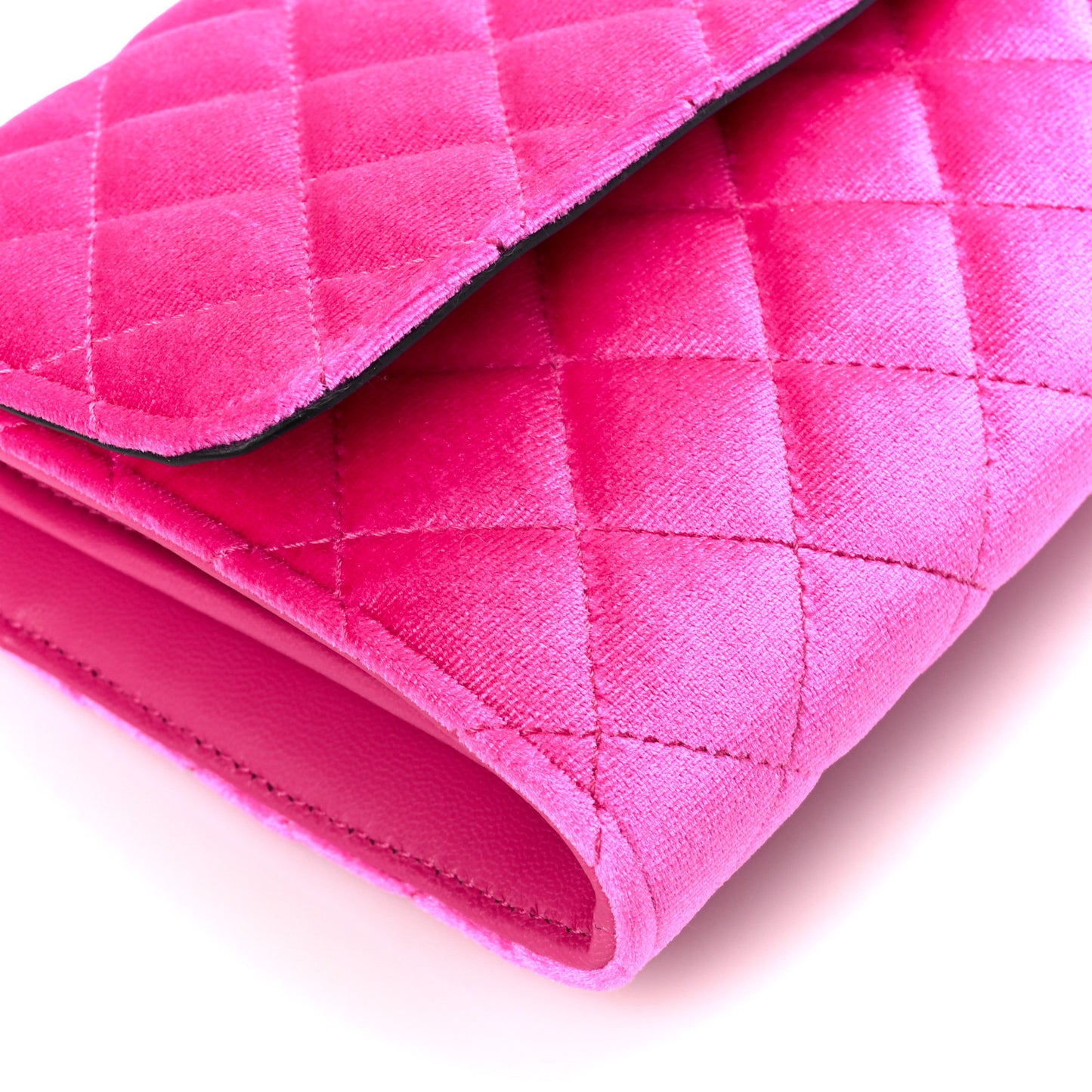 Velvet Quilted Medusa Wallet On Chain Pink