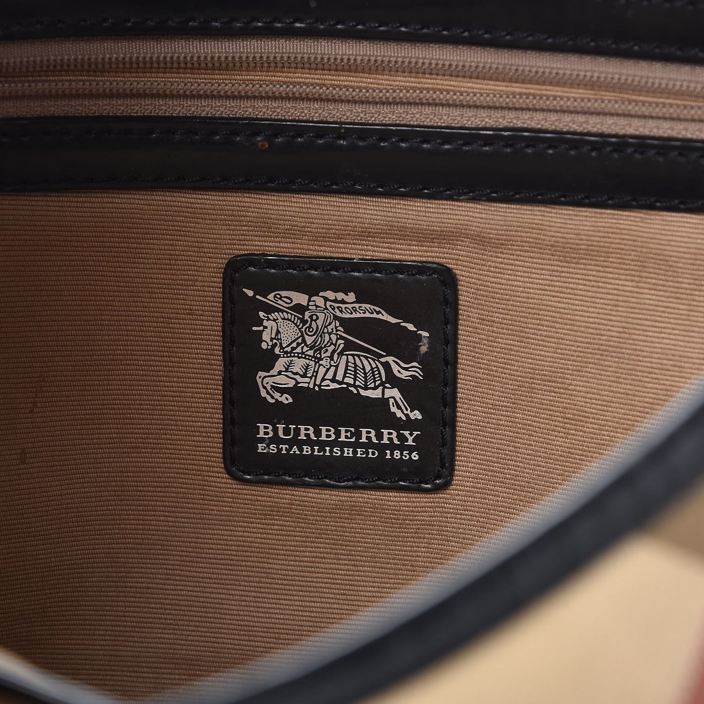 Nova Check Hobo Black