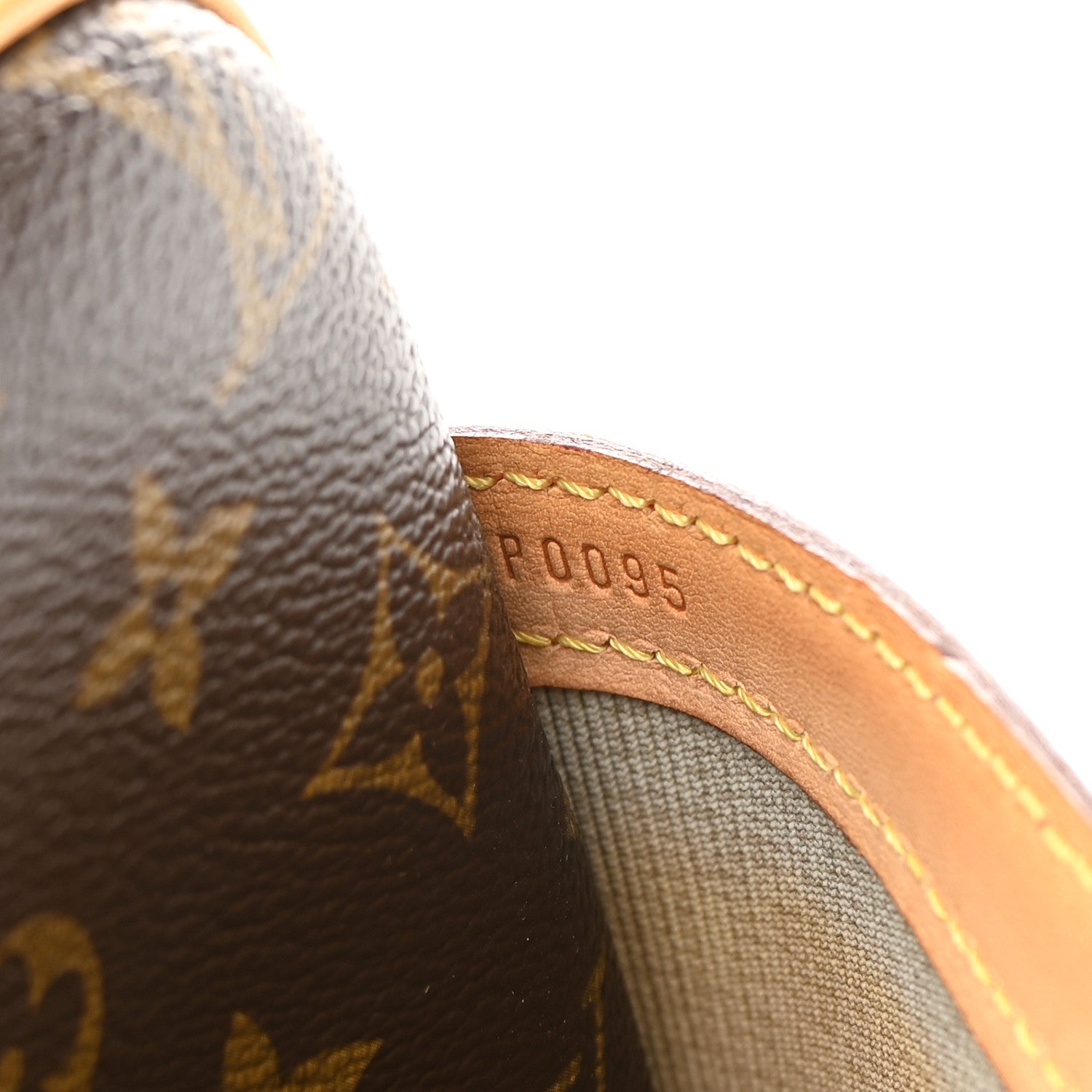 Louis Vuitton Monogram Reporter PM 8 of 13