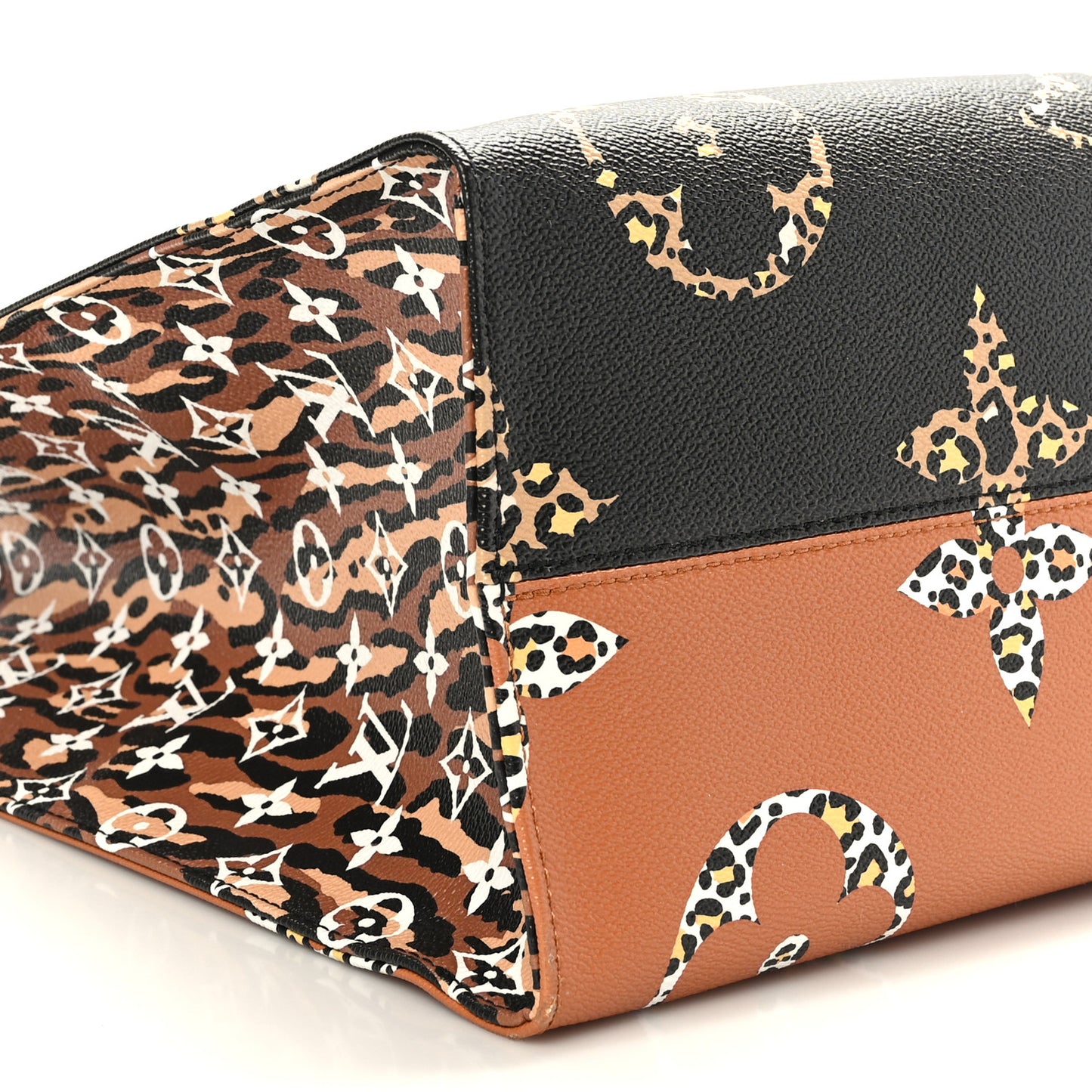 Monogram Giant Jungle Onthego GM Black