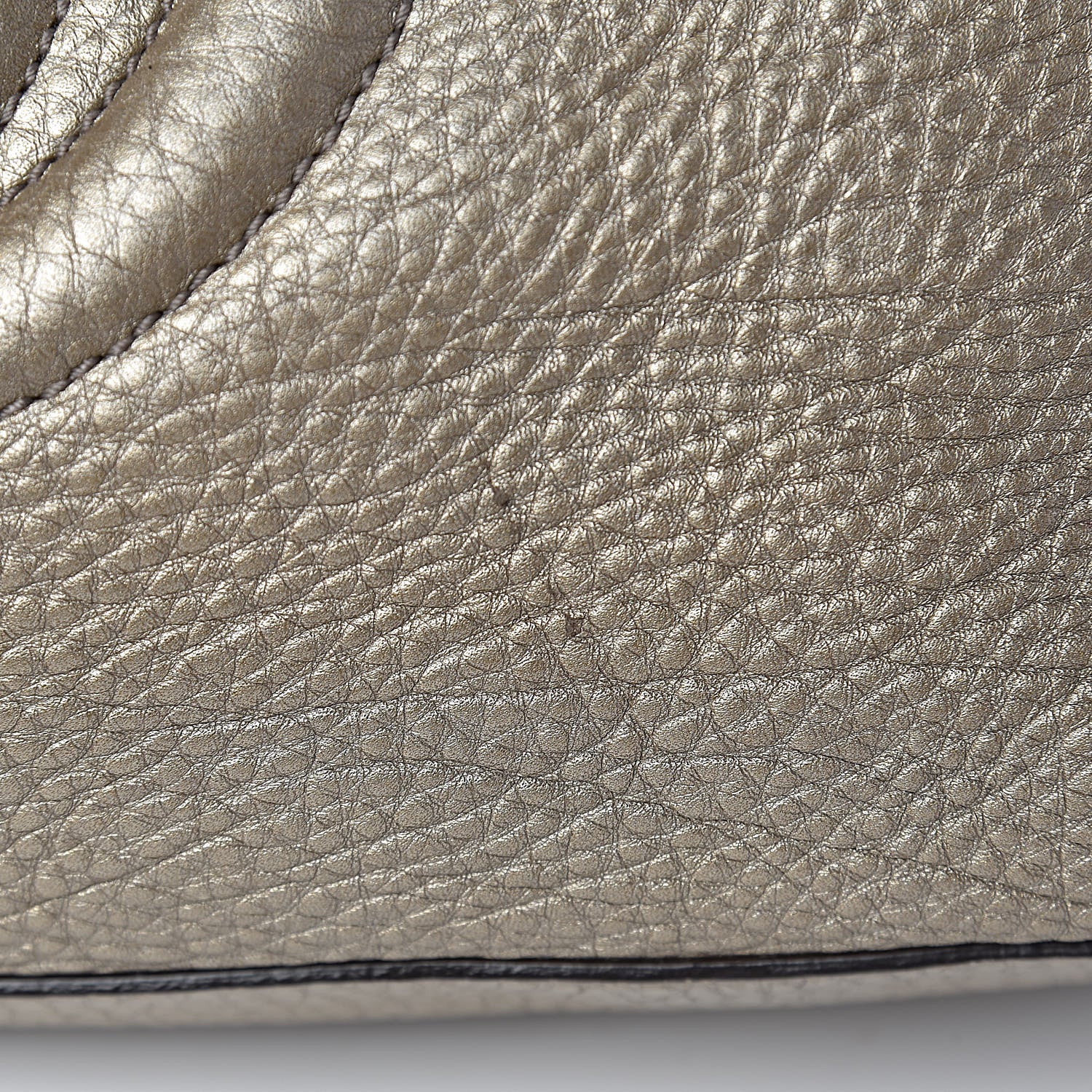 Gucci Metallic Pebbled Calfskin Medium Soho Chain Shoulder Bag Golden Beige 24 of 25