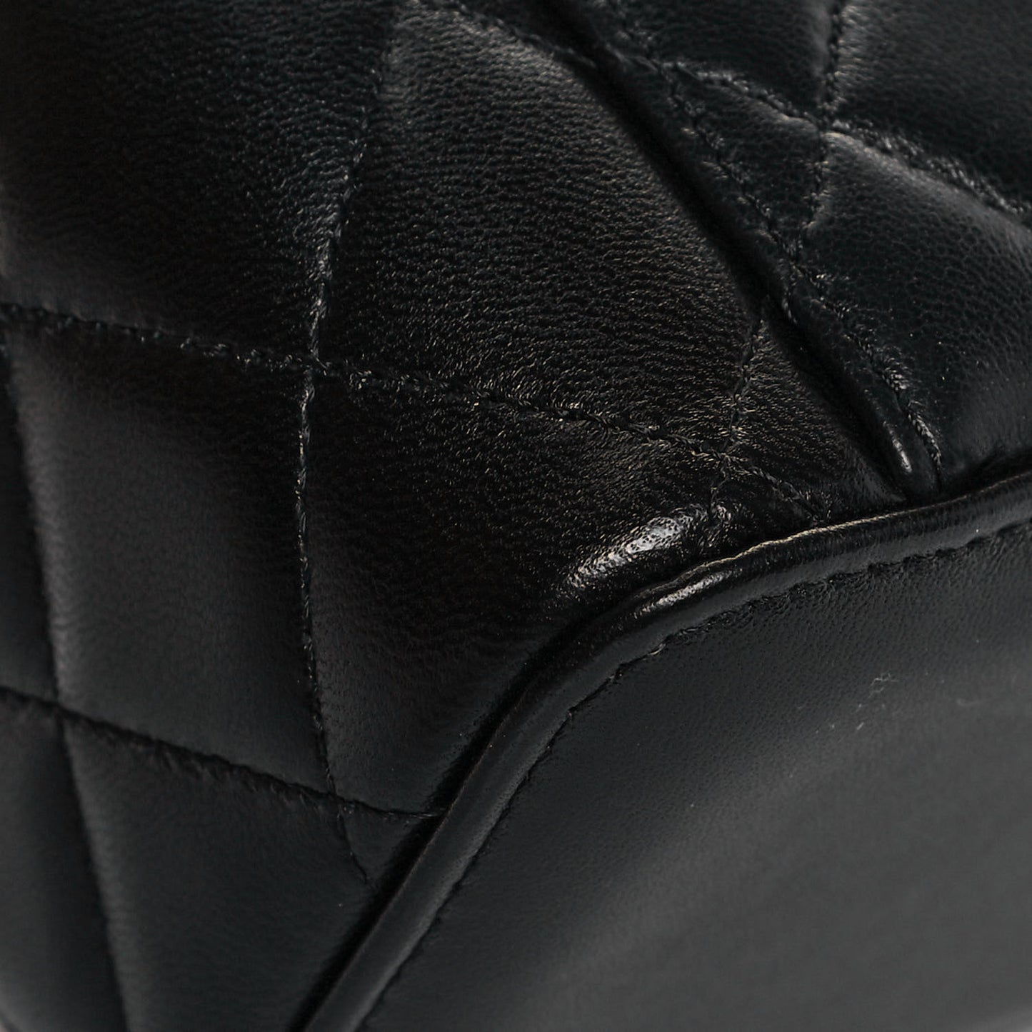 Lambskin Quilted Small Top Handle Vanity Case With Chain Black
