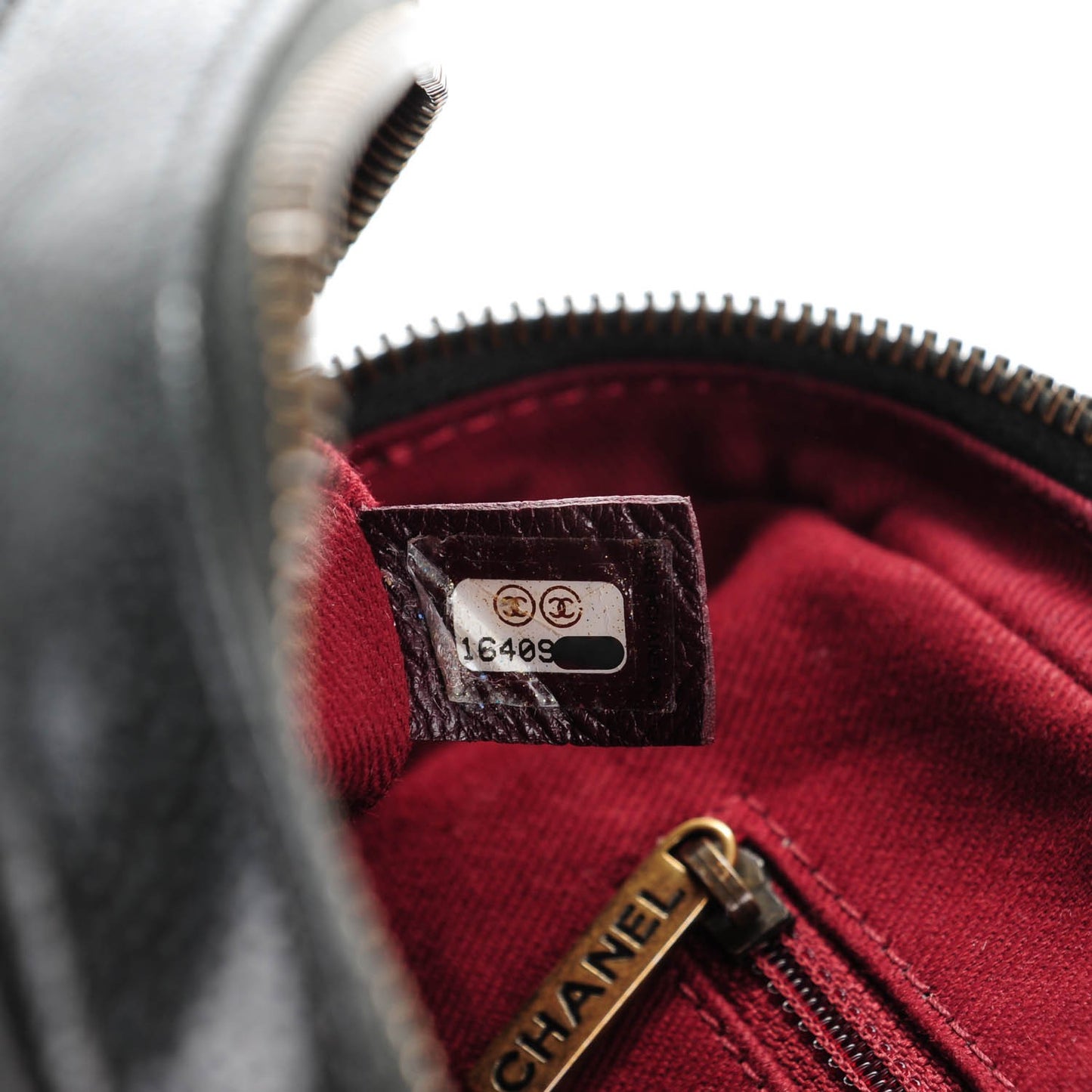 Crumpled Grained Calfskin Small Shiva Flap Black