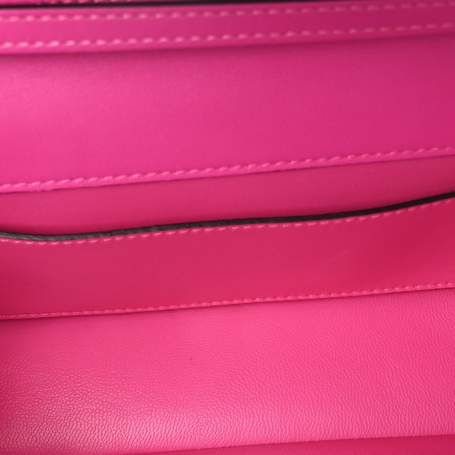 Valentino Garavani Calfskin Vlogo Loco Shoulder Bag Pink PP 5 of 10