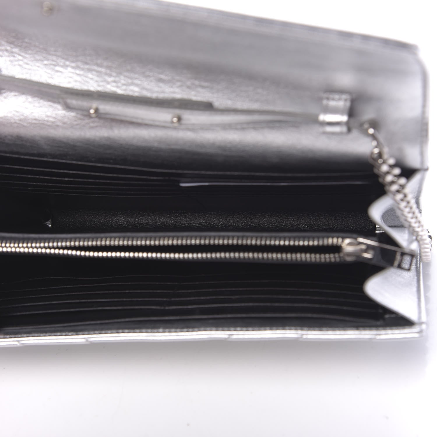 Saint Laurent Metallic Lambskin Matelasse Chevron Monogram Chain Wallet Argento 5 of 11