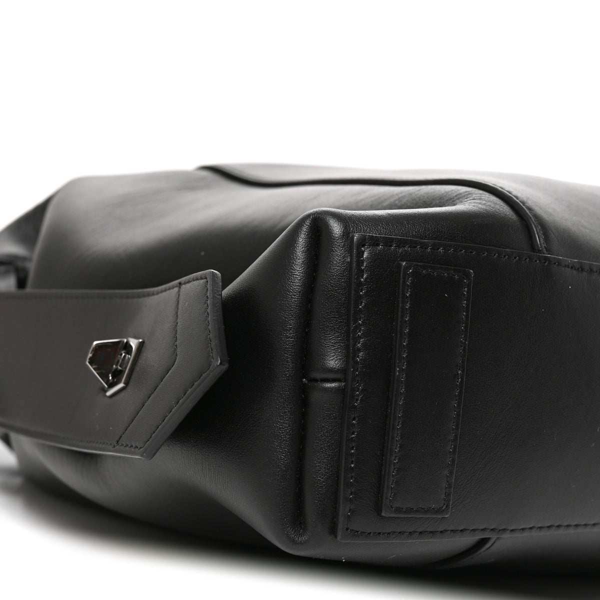Smooth Calfskin Medium Soft Antigona Black