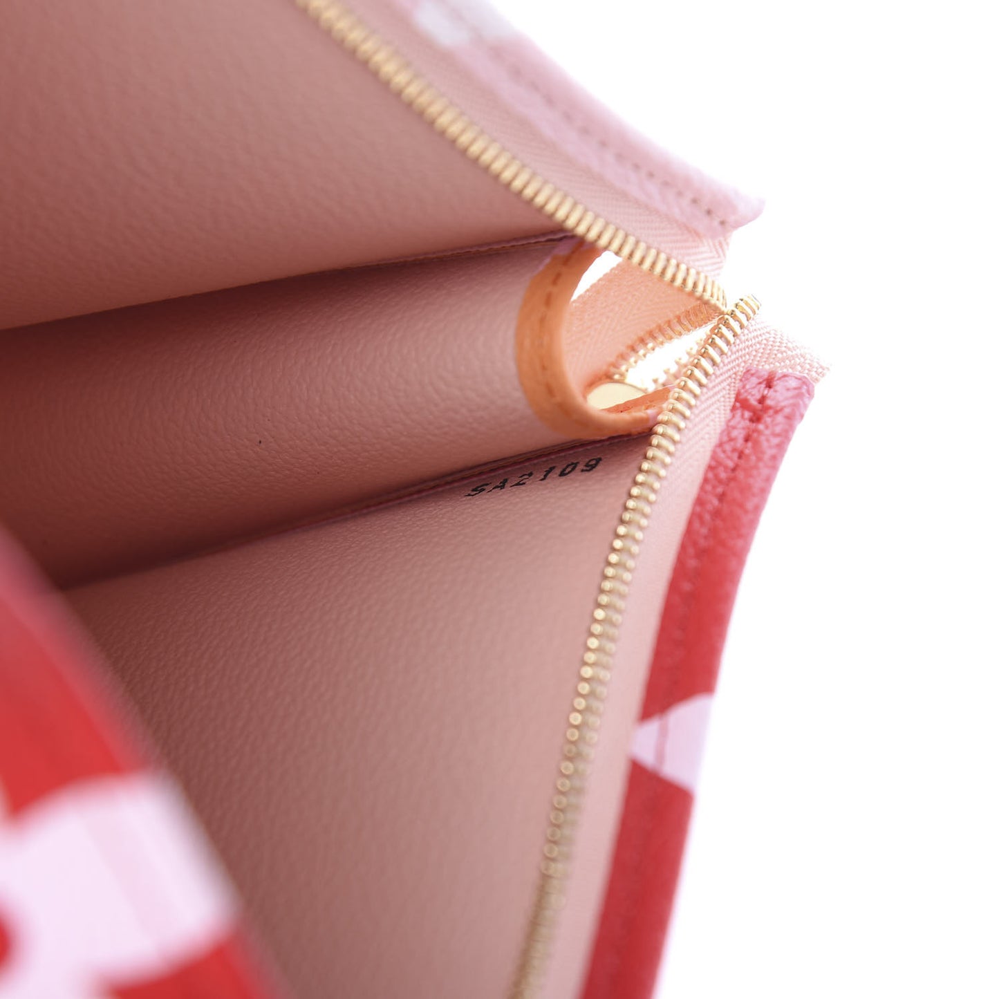 Monogram Giant Toiletry Pouch 26 Rouge