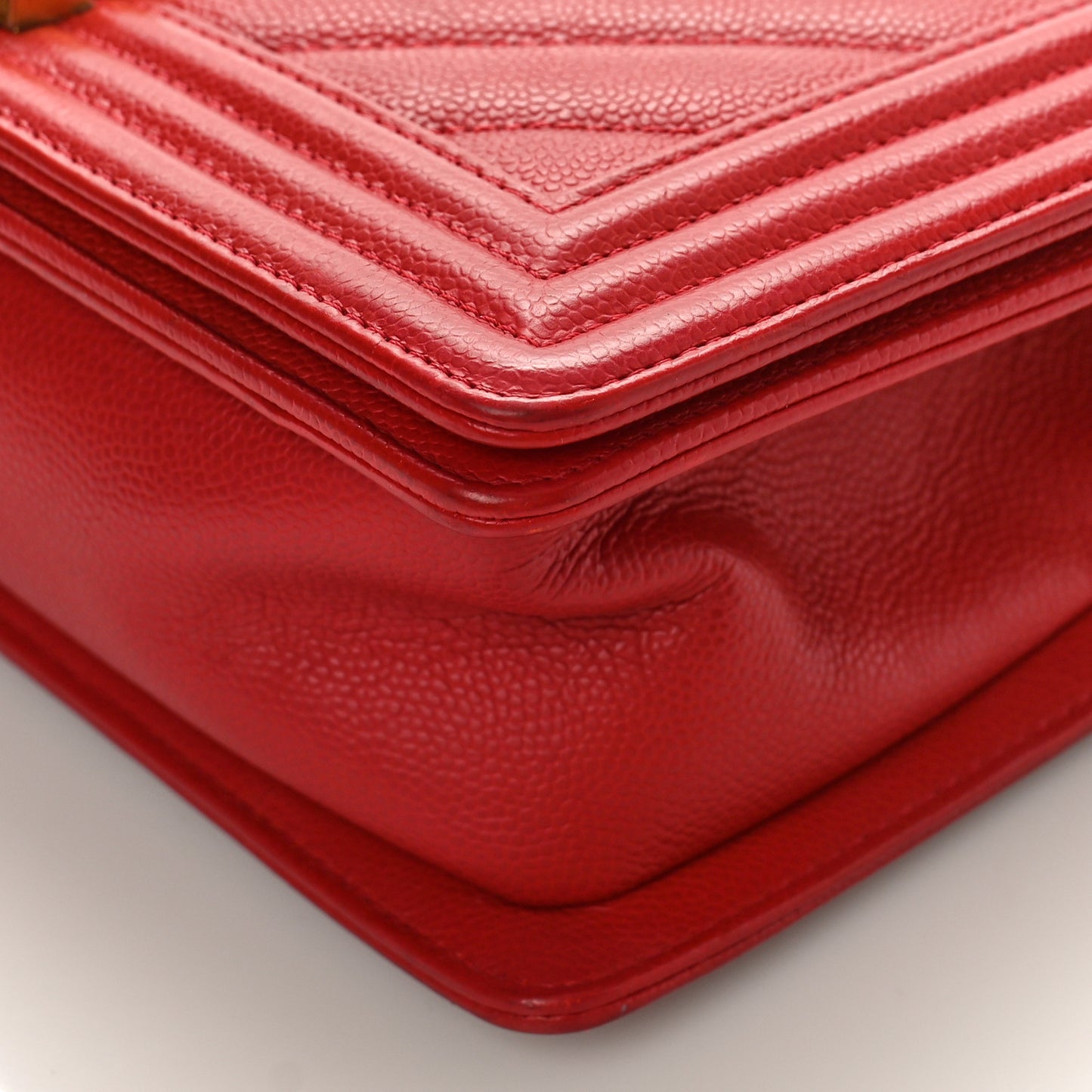 Caviar Chevron Quilted Medium Boy Flap Red