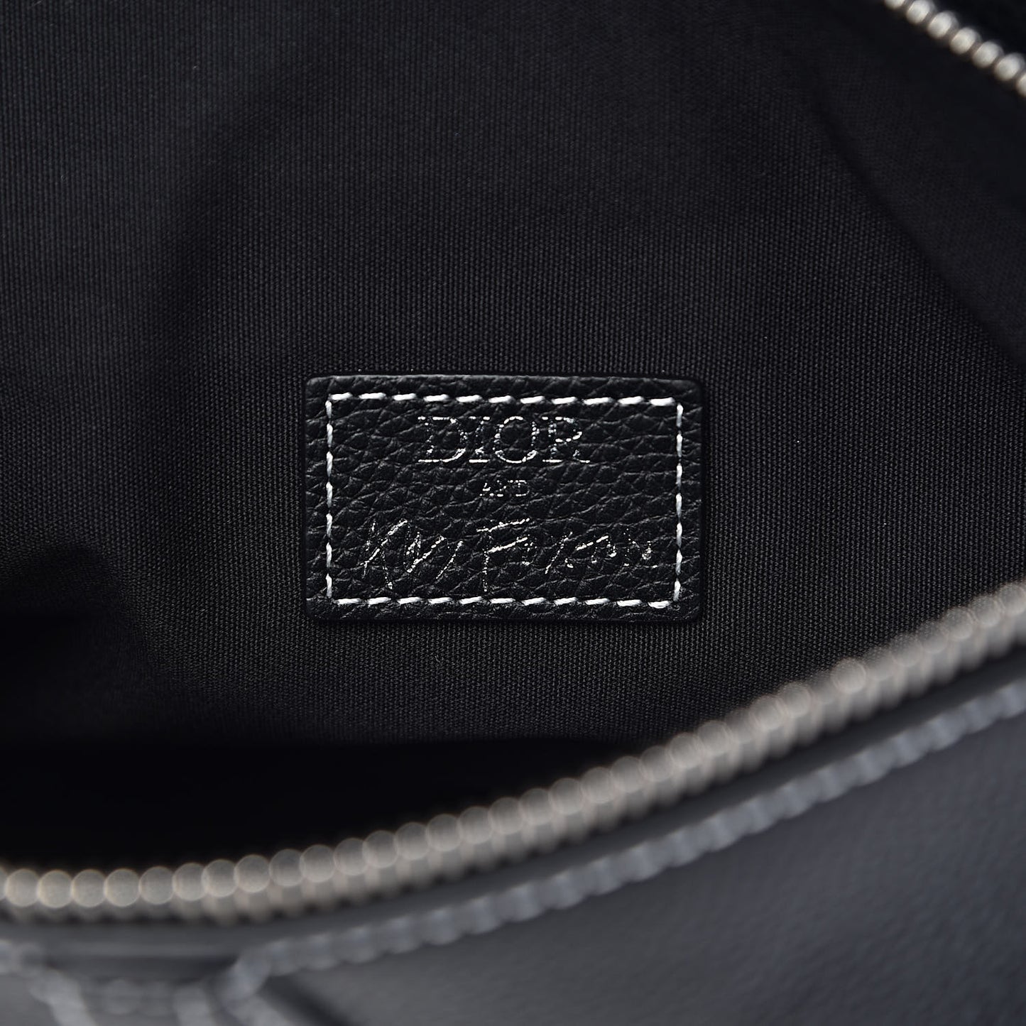 Grained Calfskin Logo Saddle Messenger Bag Black