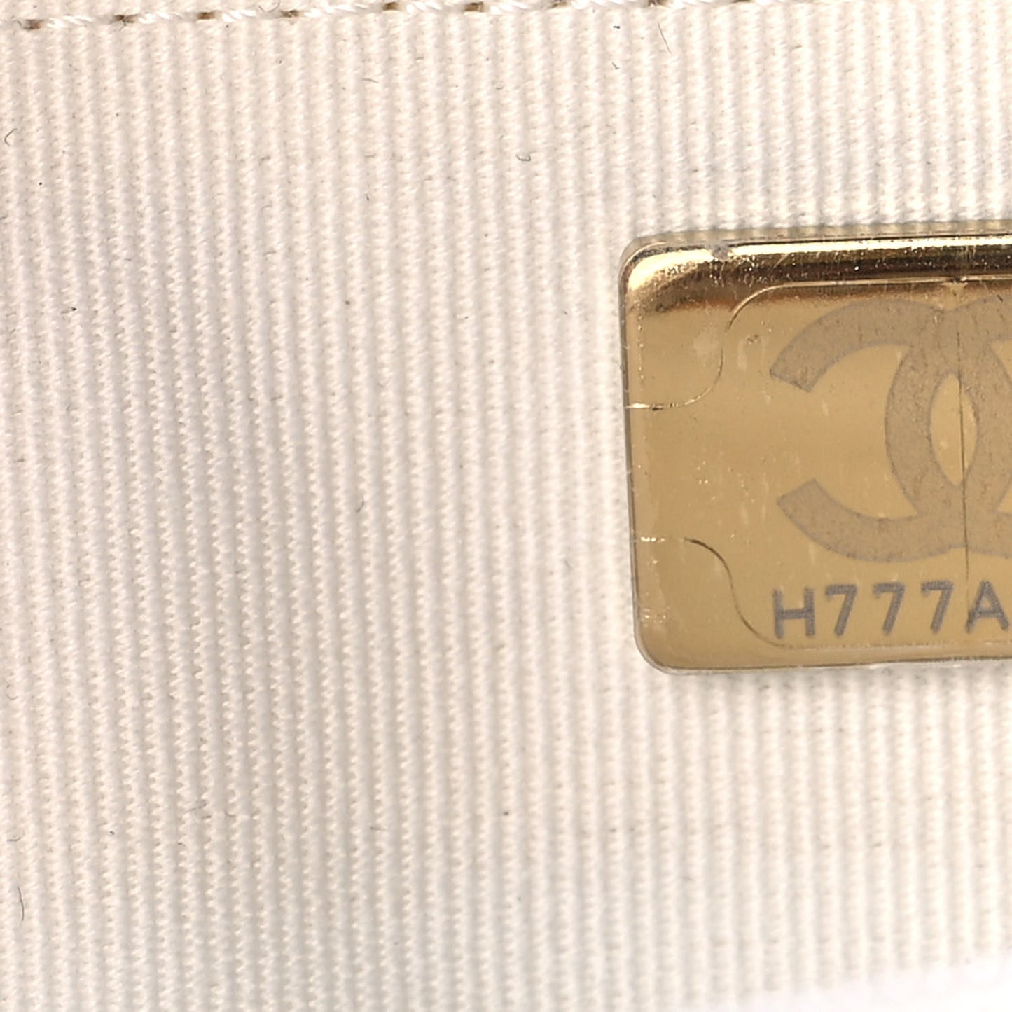 Caviar Quilted Wallet On Chain WOC White