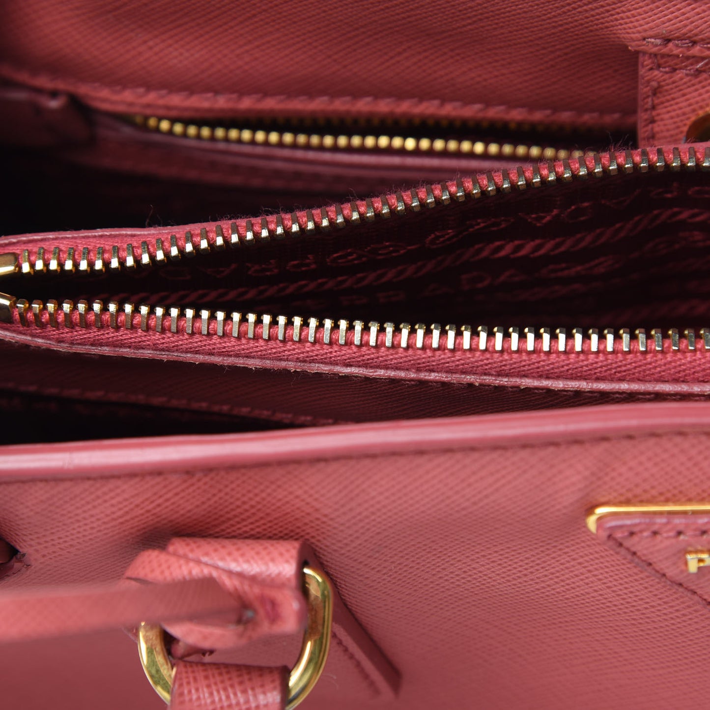 Saffiano Lux Medium Tote Bruyere