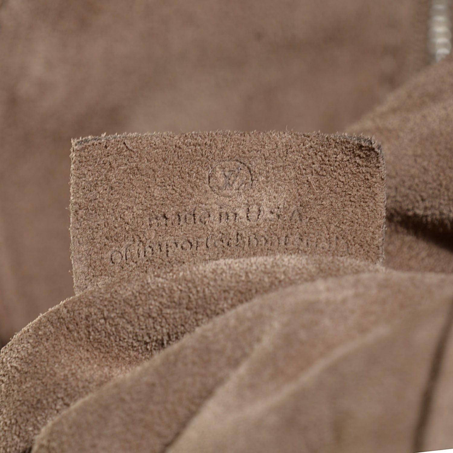 Louis Vuitton Veau Cachemire Soft Lockit MM Galet 32 of 32