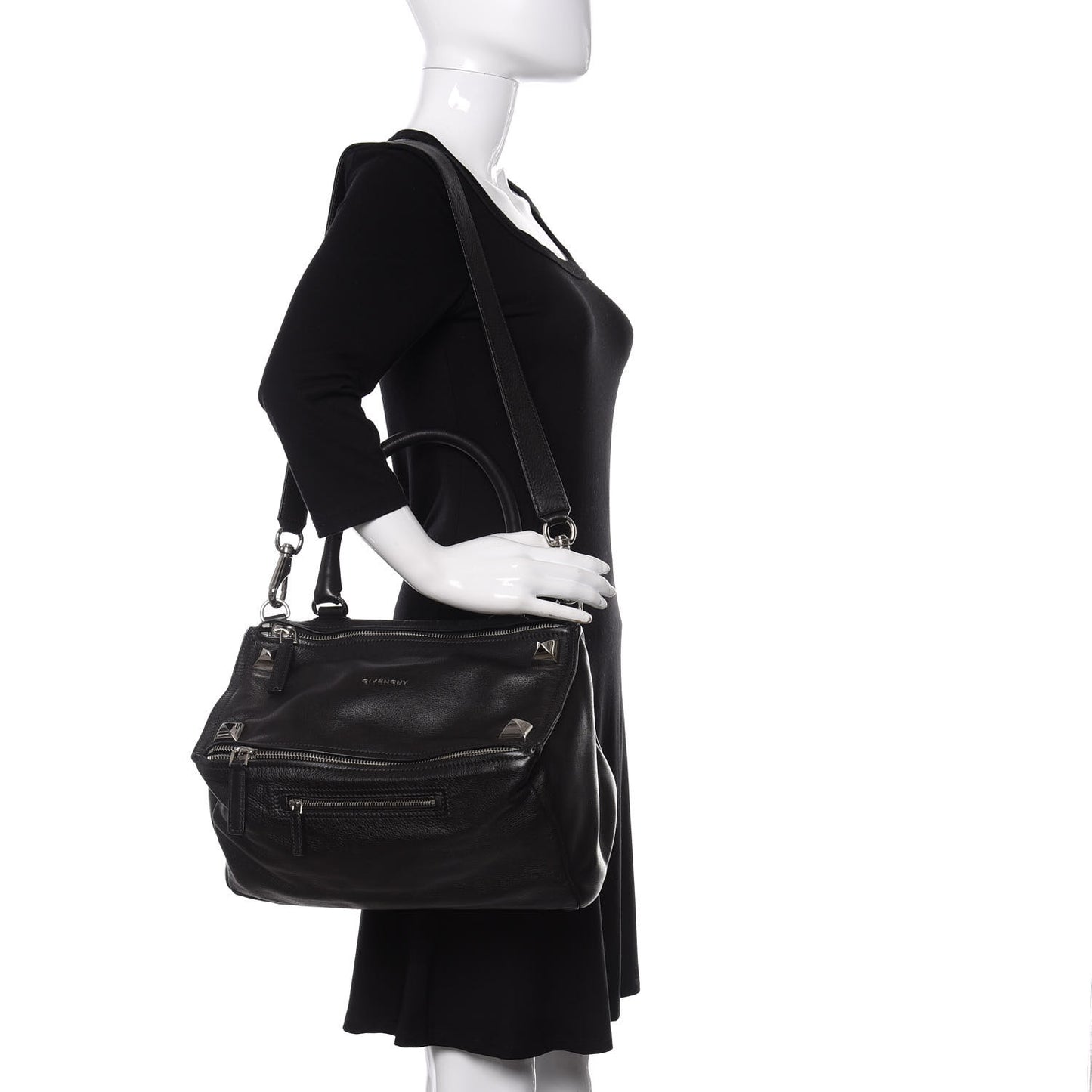 Pebbled Calfskin Medium Pyramid Stud Pandora Black