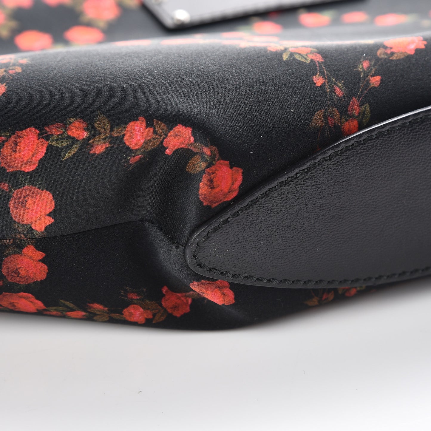 Silk Printed Roses De Manta Clutch Black Red