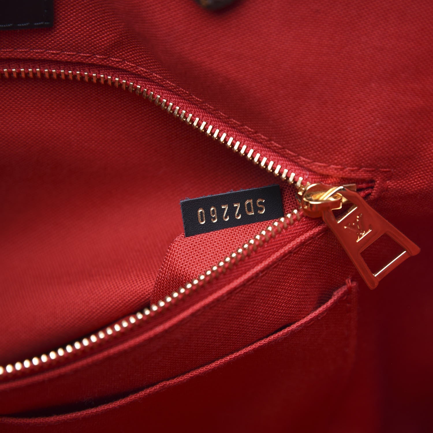 Louis Vuitton Reverse Monogram Giant Onthego MM 7 of 10