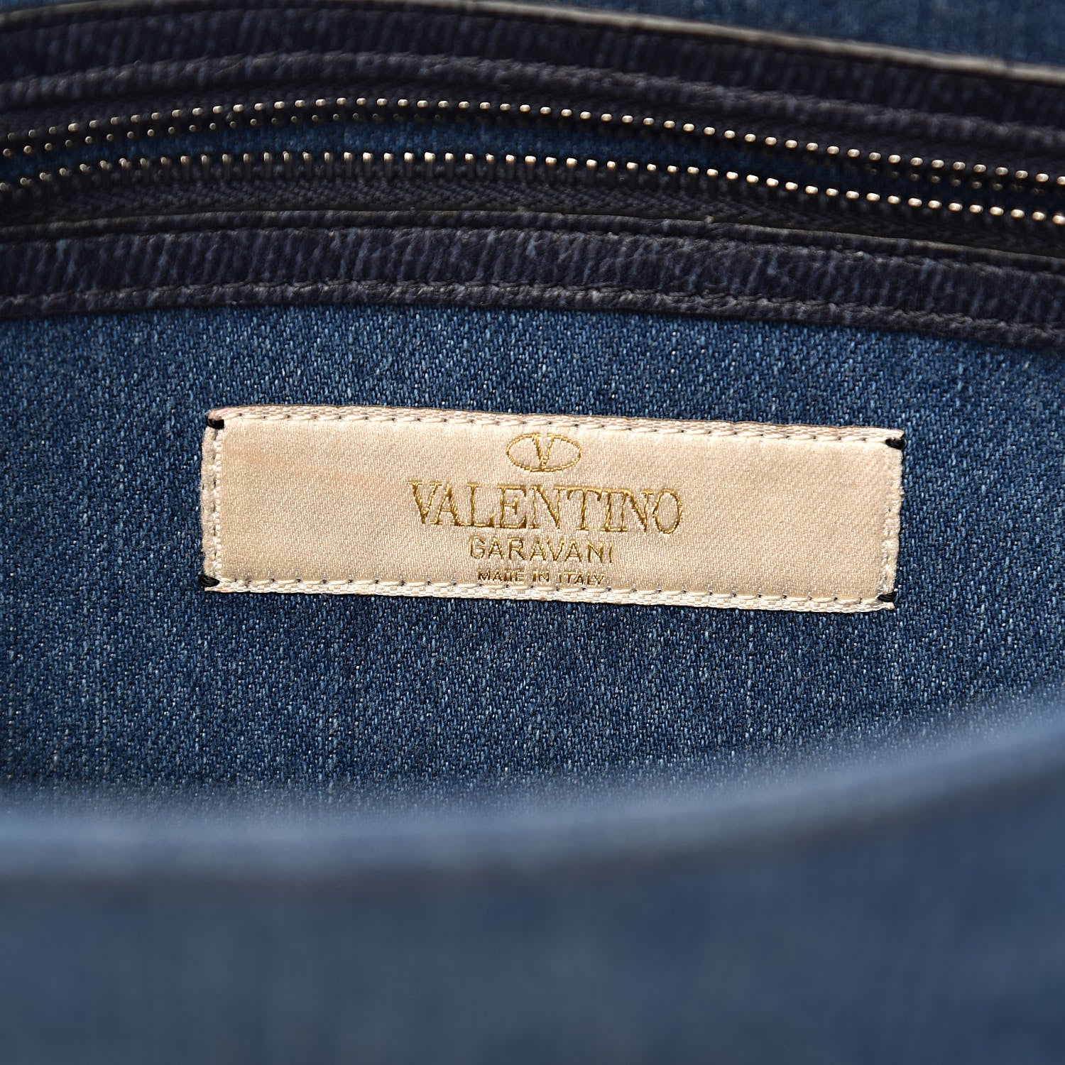 Valentino Garavani Denim Medium Guitar Strap Rockstud Rolling Flap Saddle Bag 6 of 10