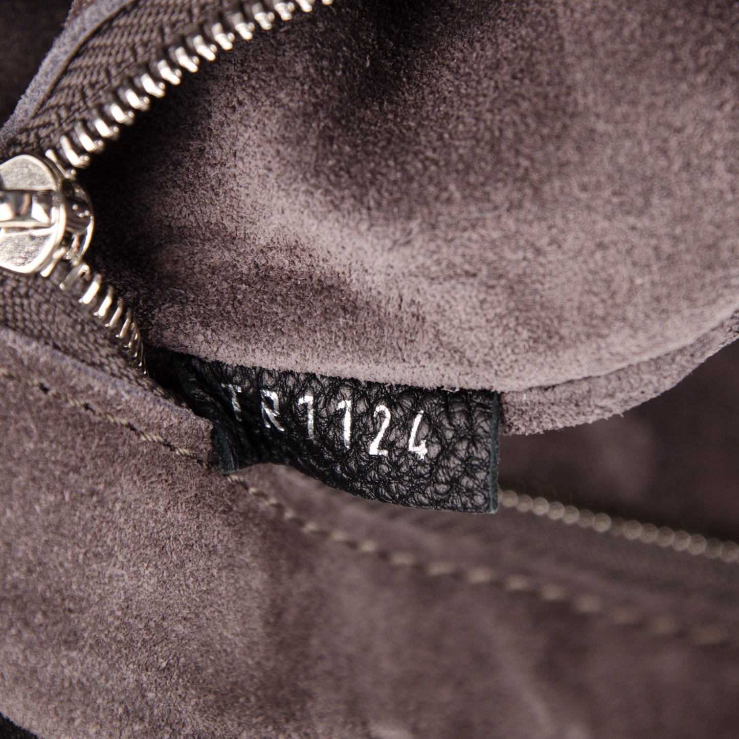 Veau Cachemire Soft Lockit MM Black