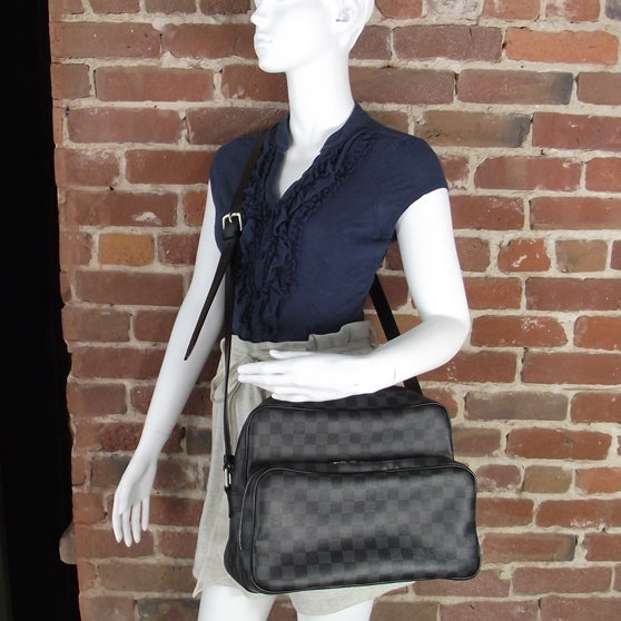 Louis Vuitton Damier Graphite Sac Leoh Messenger Bag 2 of 12