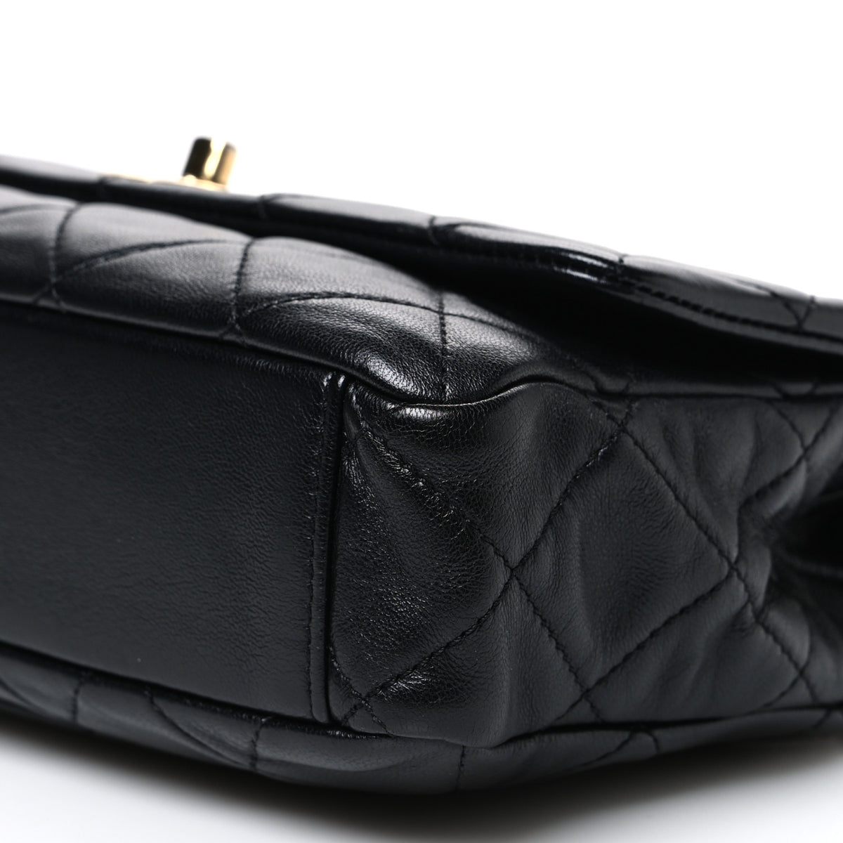Lambskin Resin Pearl Quilted Flap Black