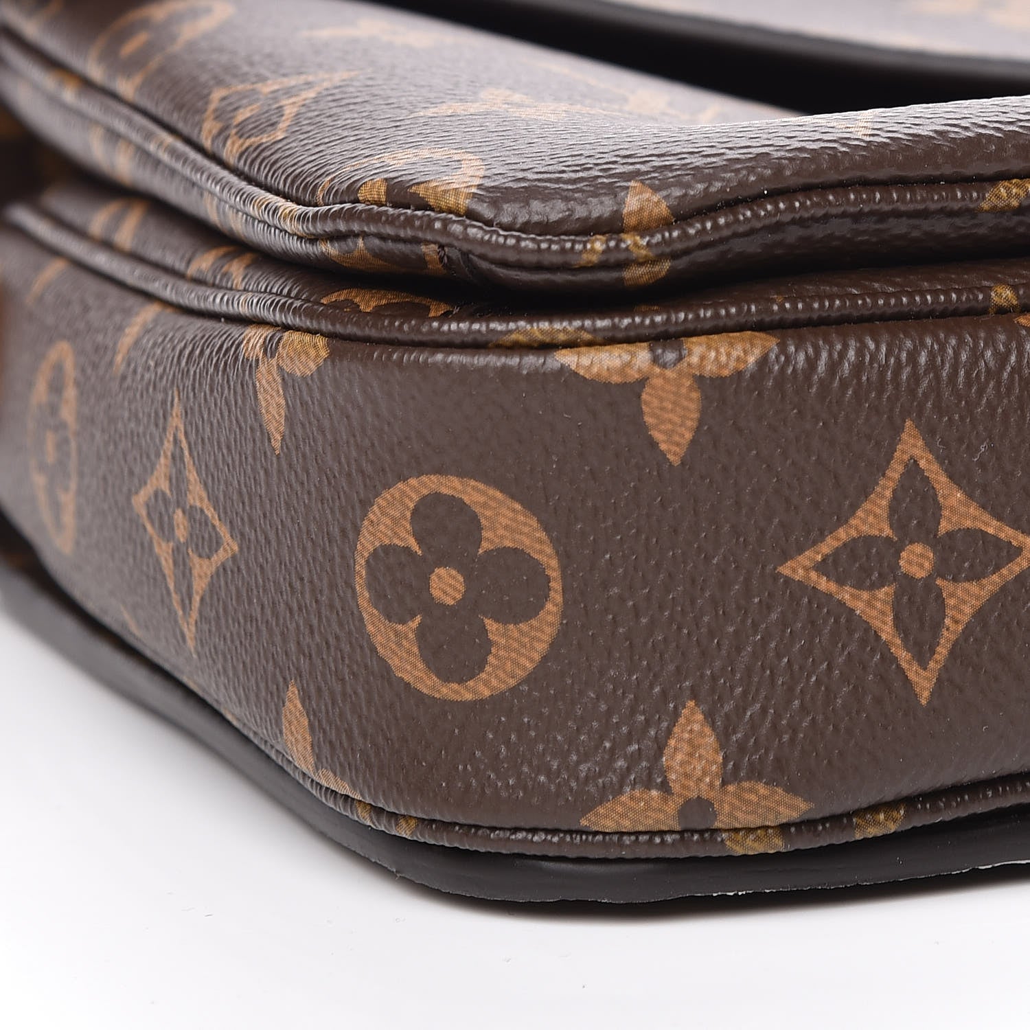 Louis Vuitton Monogram Pochette Metis 7 of 9