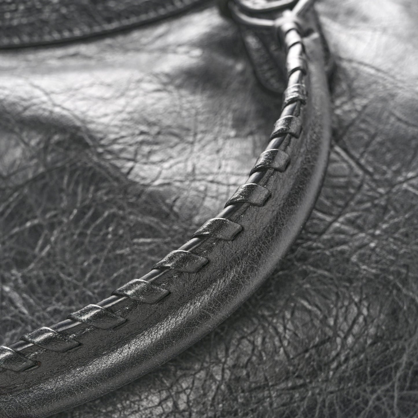 Arena Lambskin Classic Hardware Medium Le City Black