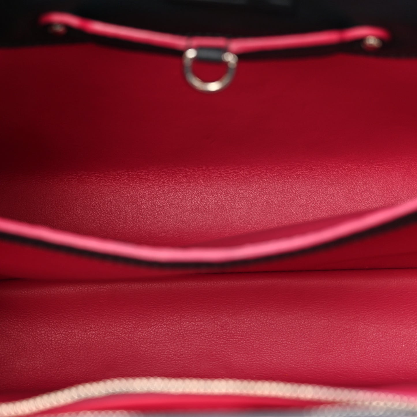 Taurillon Capucines PM Cobalt Fuchsia