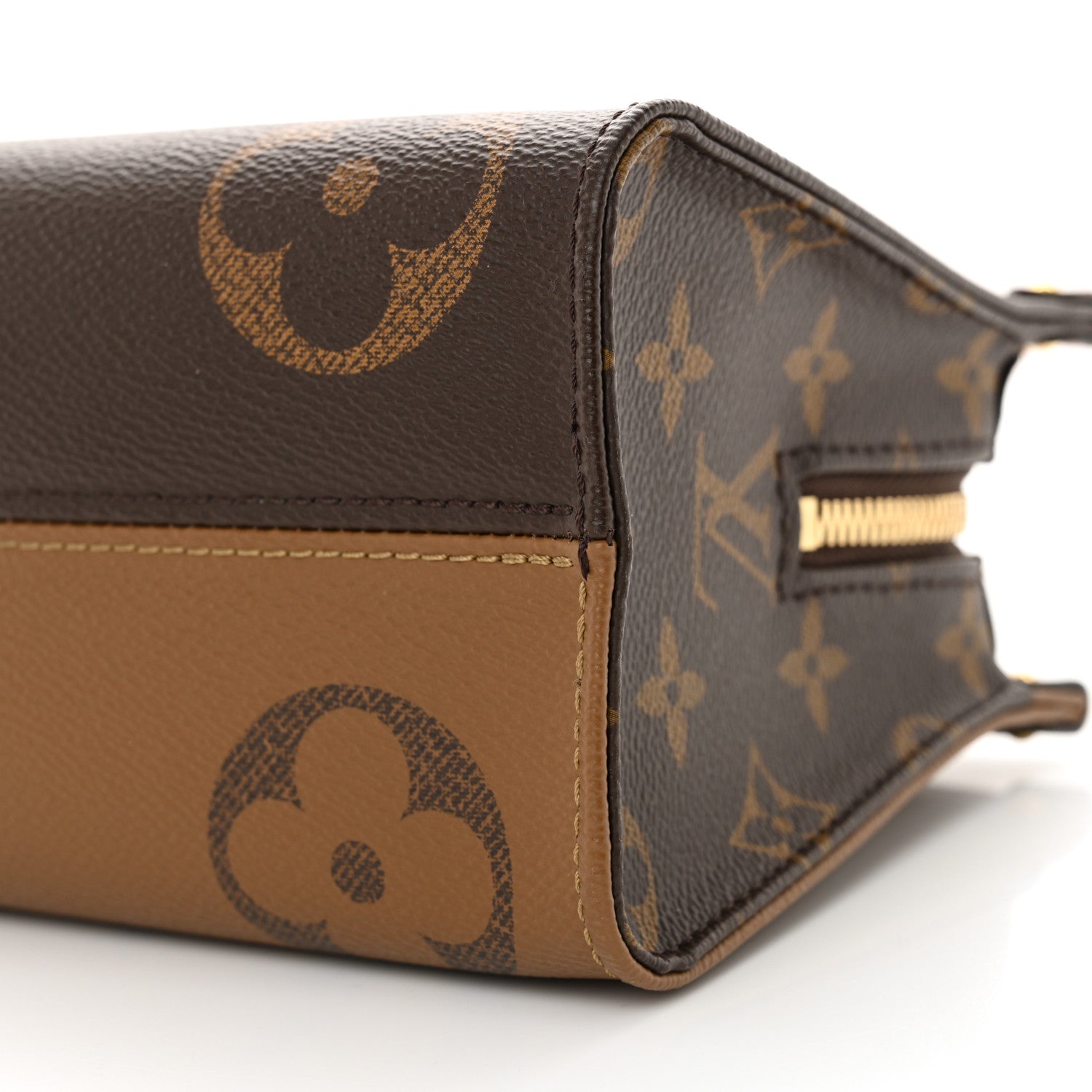 Louis Vuitton Reverse Monogram Giant OnTheGo East West 9 of 9