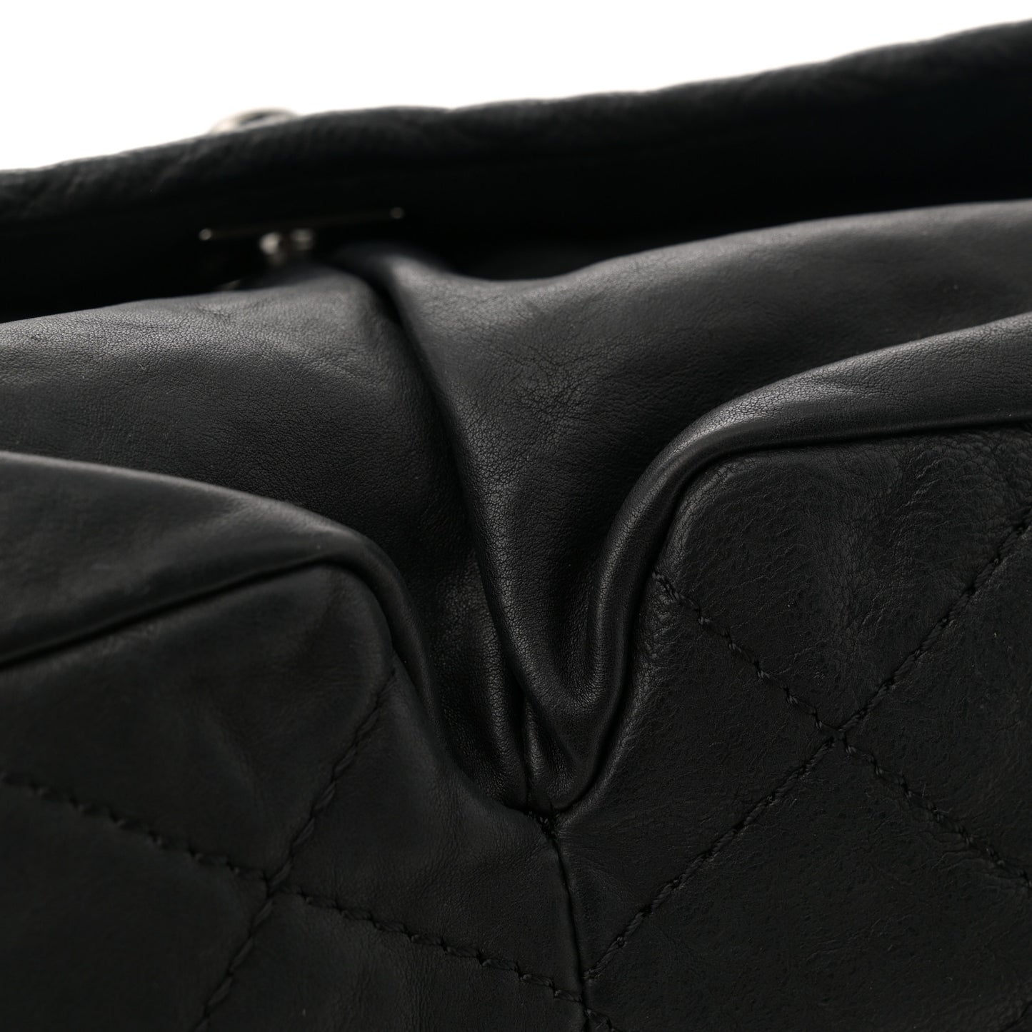 Grained Calfskin Large Natural Beauty Flap Black