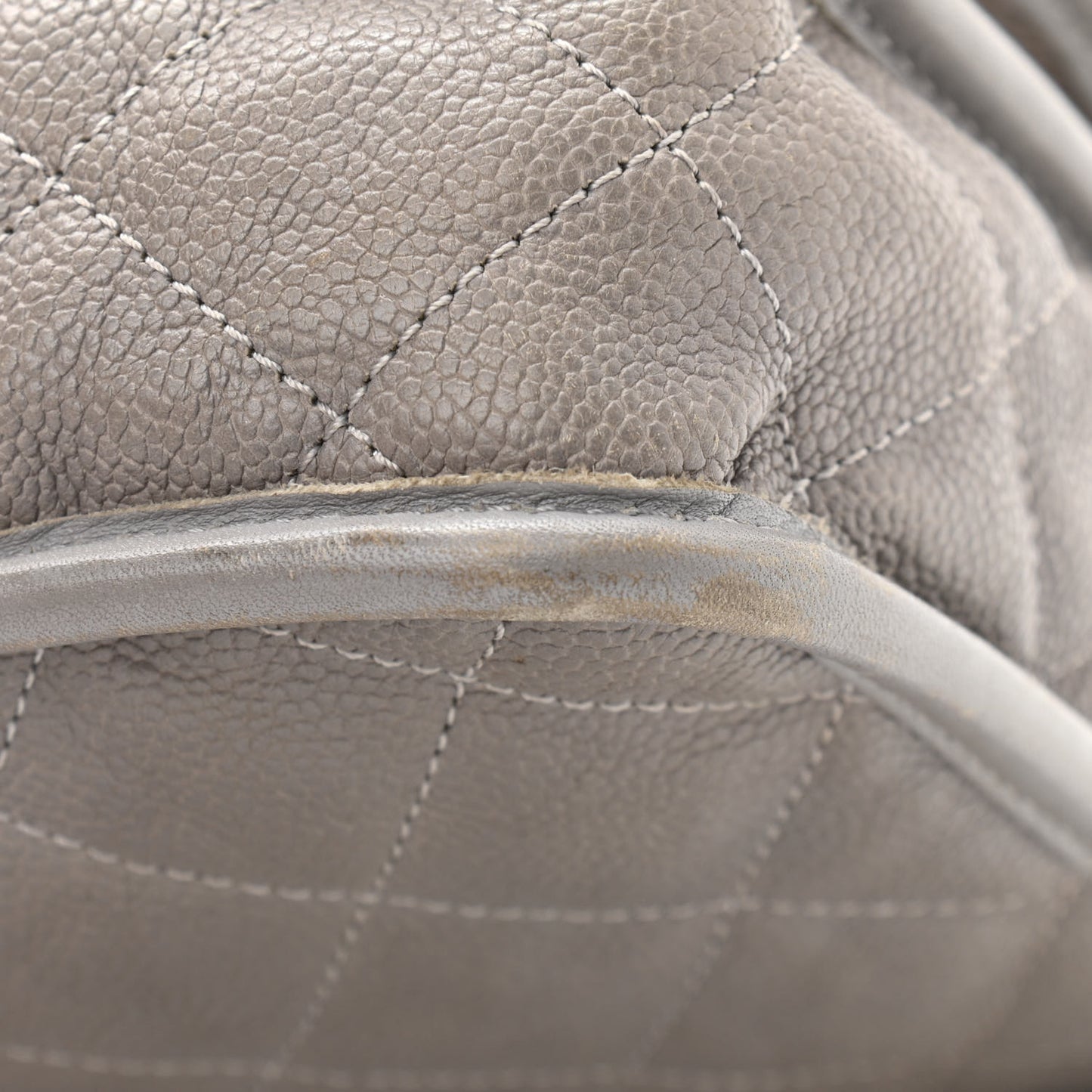 Caviar Quilted Medium French Riviera Flap Light Grey