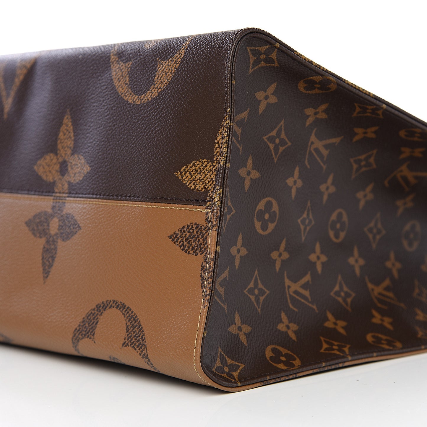 Reverse Monogram Giant Onthego GM