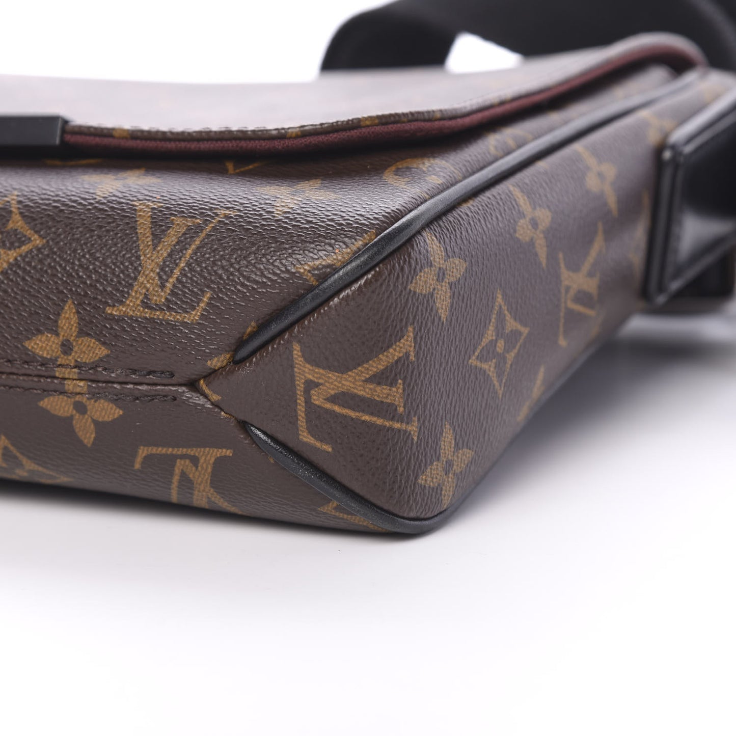 Monogram Macassar District PM