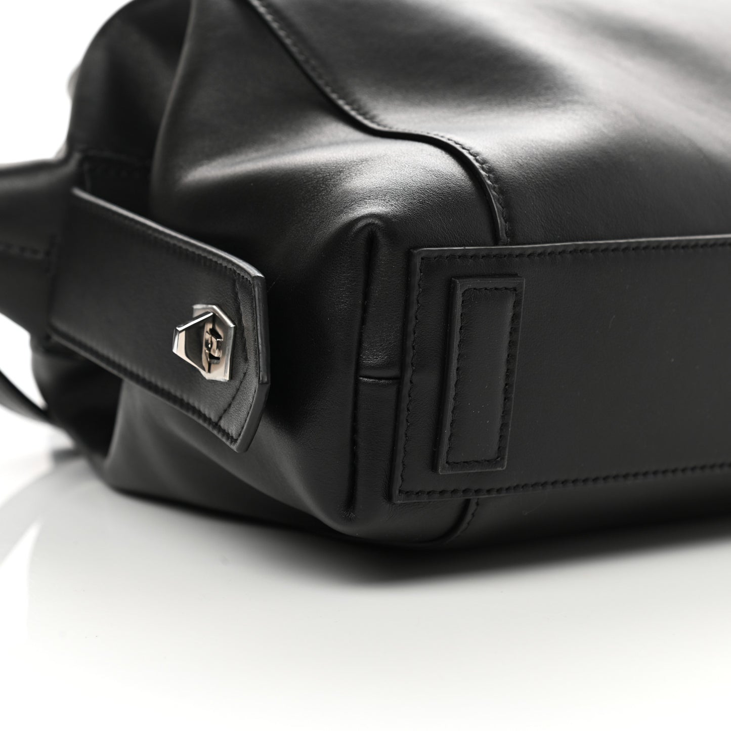 Smooth Calfskin Small Soft Antigona Black