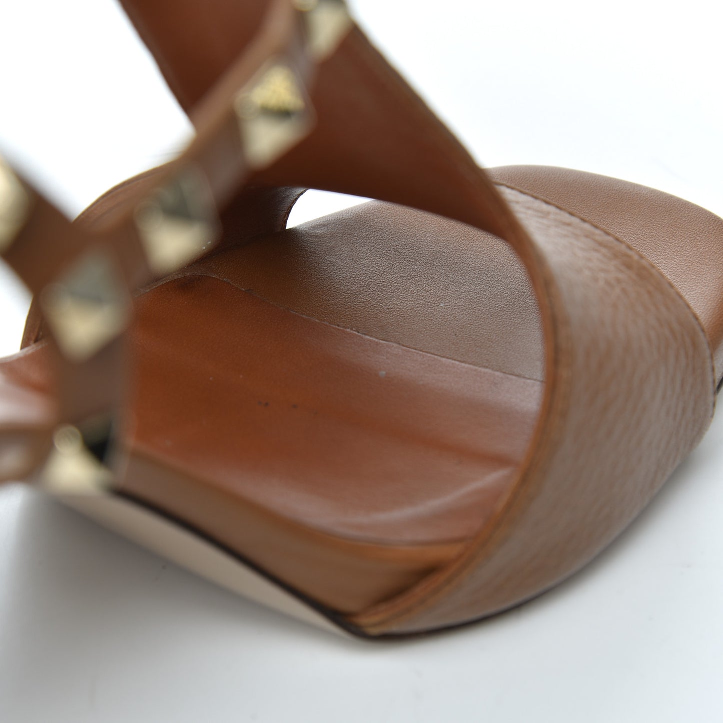 Grained Calfskin Rockstud Ankle Strap 5/105mm Sandals 38.5 Tobacco