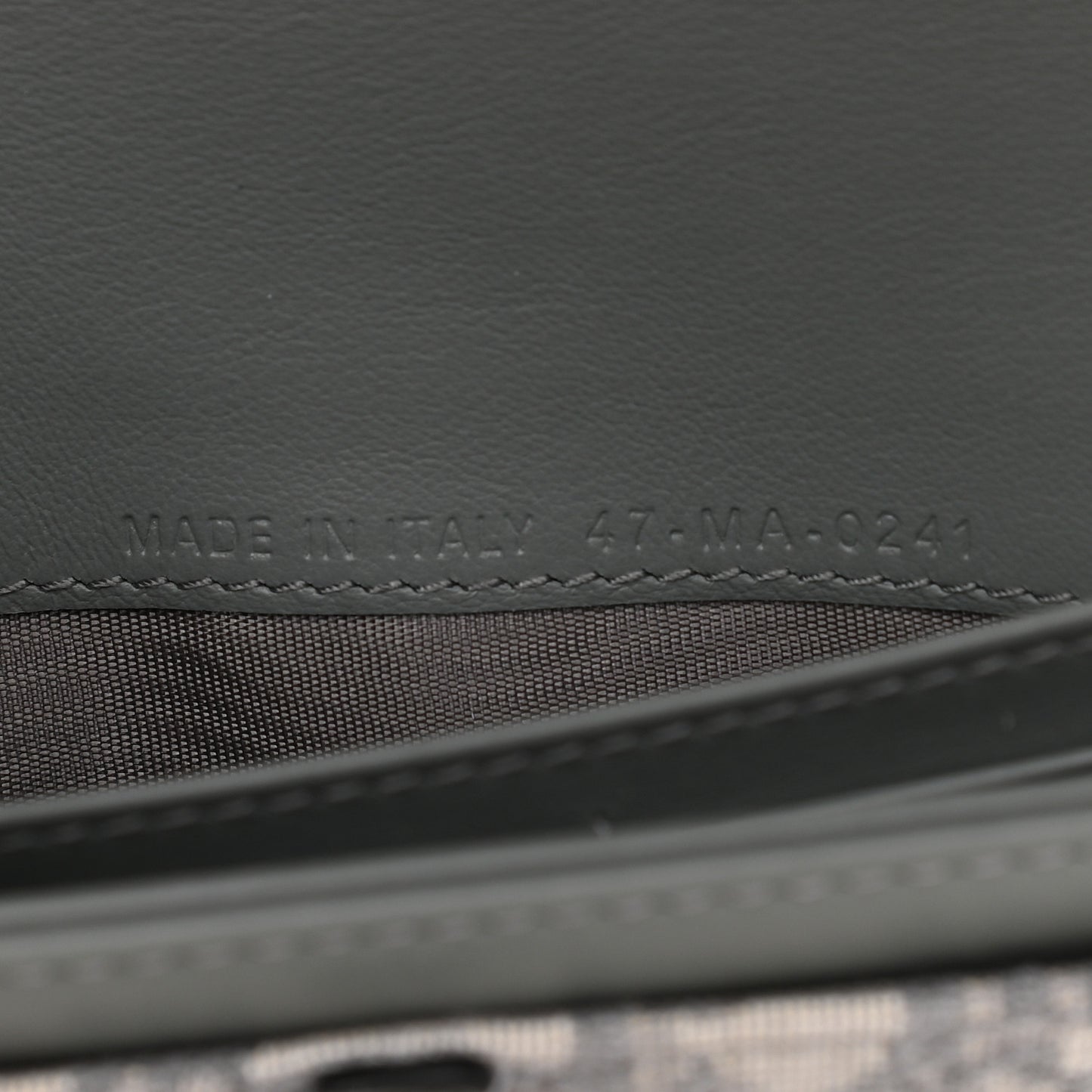 Oblique Saddle Chain Long Wallet Grey