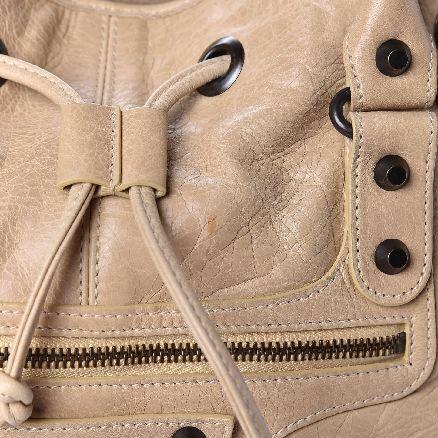 Agneau Classic Hardware Pompon Sahara