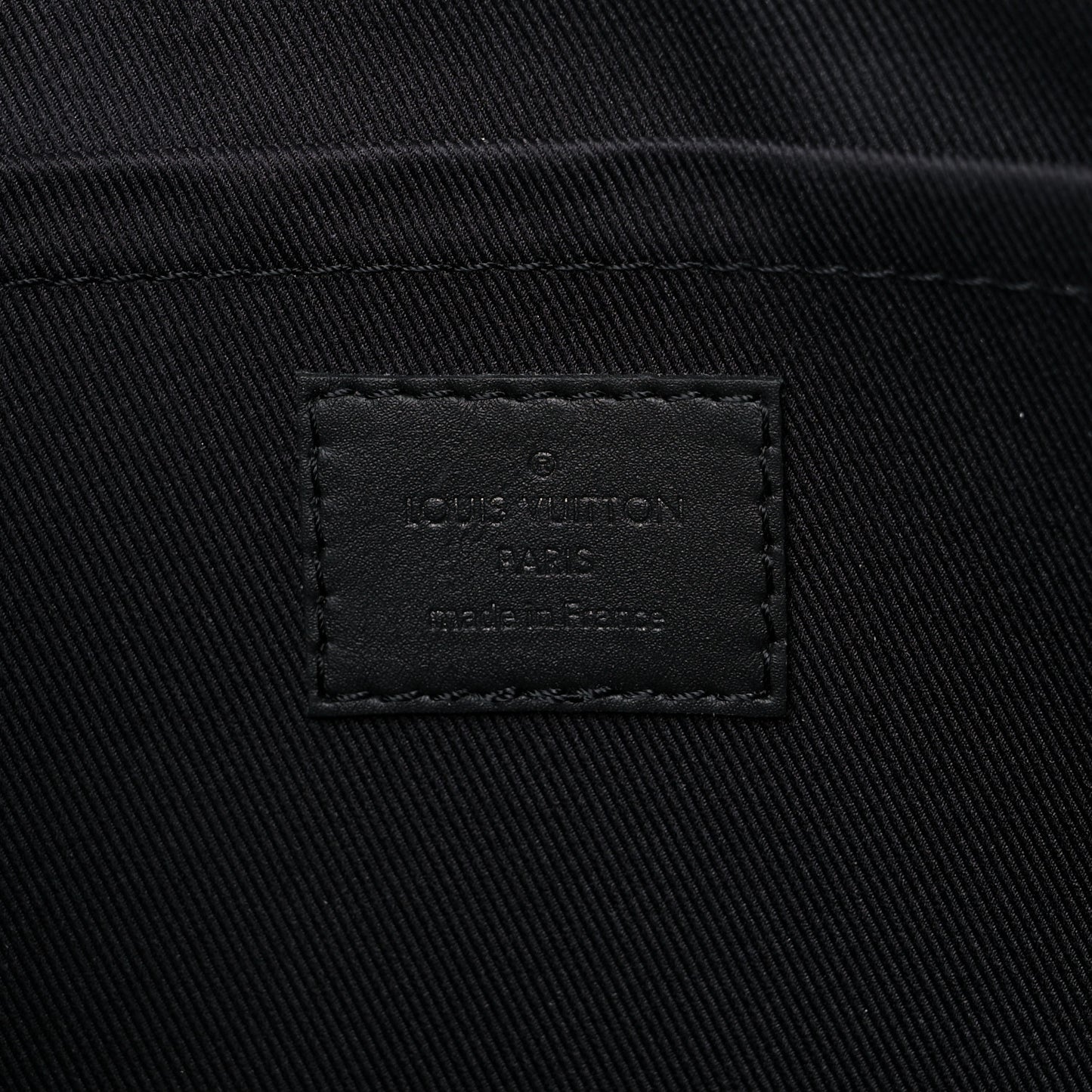 Damier Infini Discovery Pochette GM Onyx