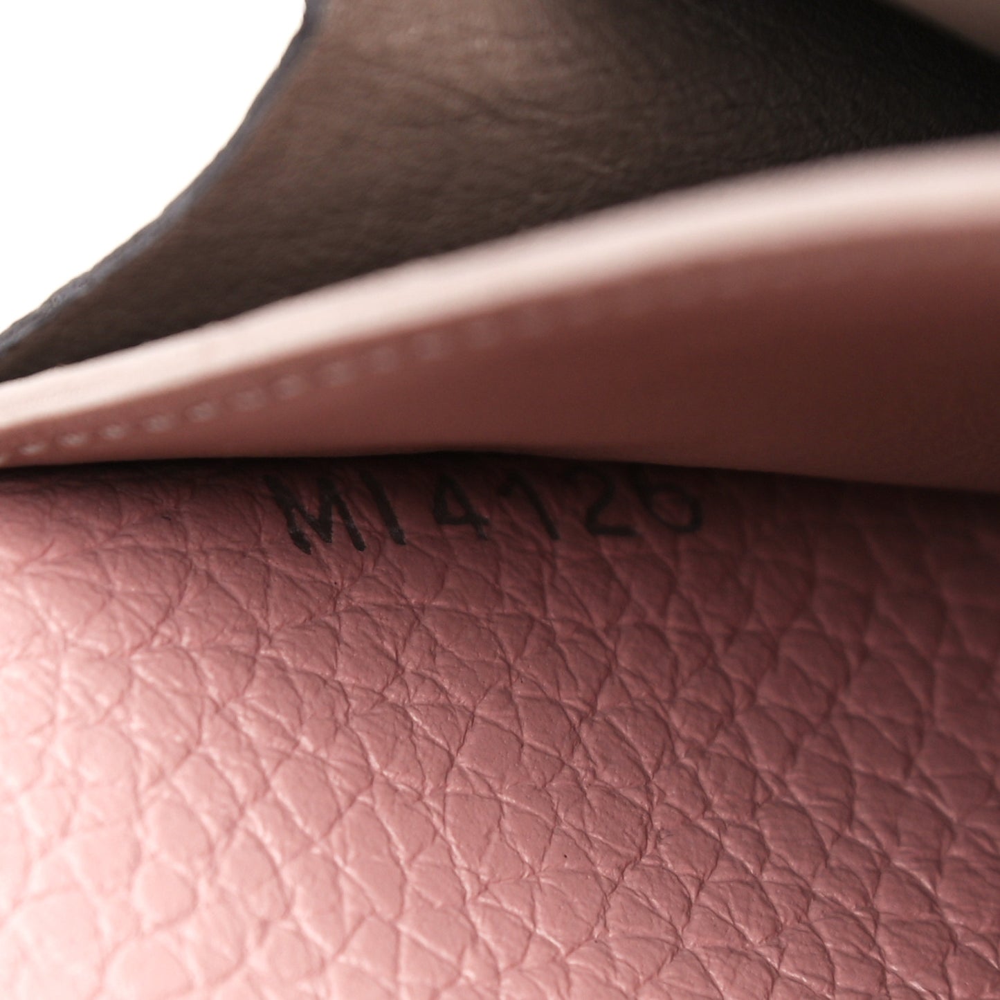 Taurillon Capucines Wallet Magnolia