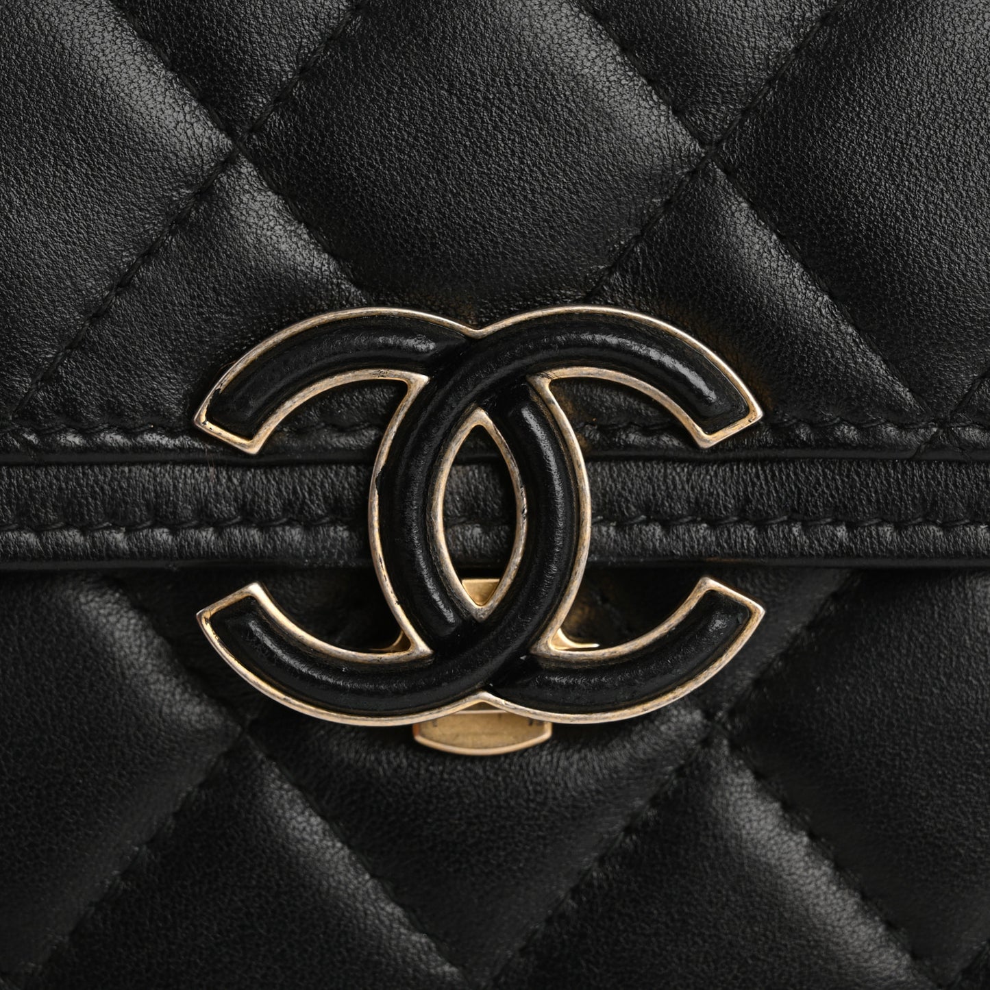 Lambskin Quilted CC Chic Gusset Wallet Black