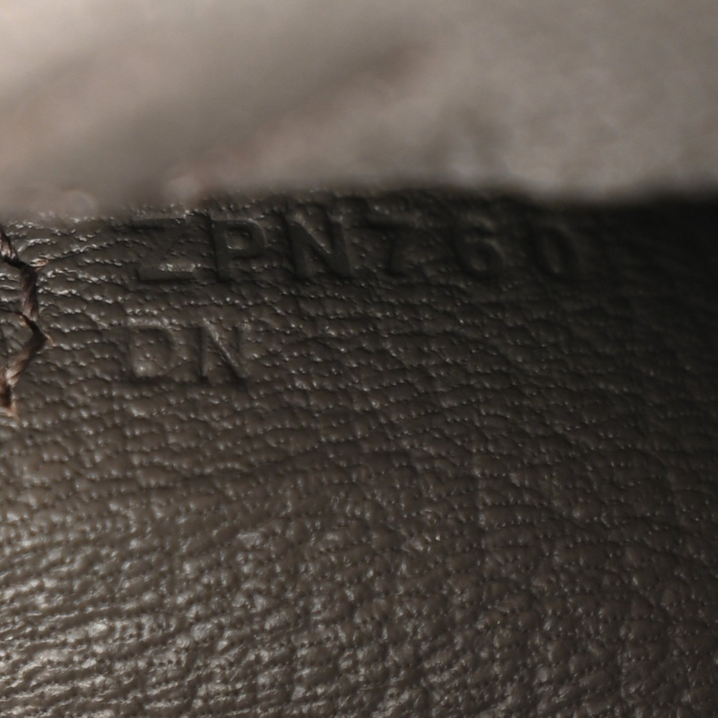 Togo Kelly Retourne 25 Etain