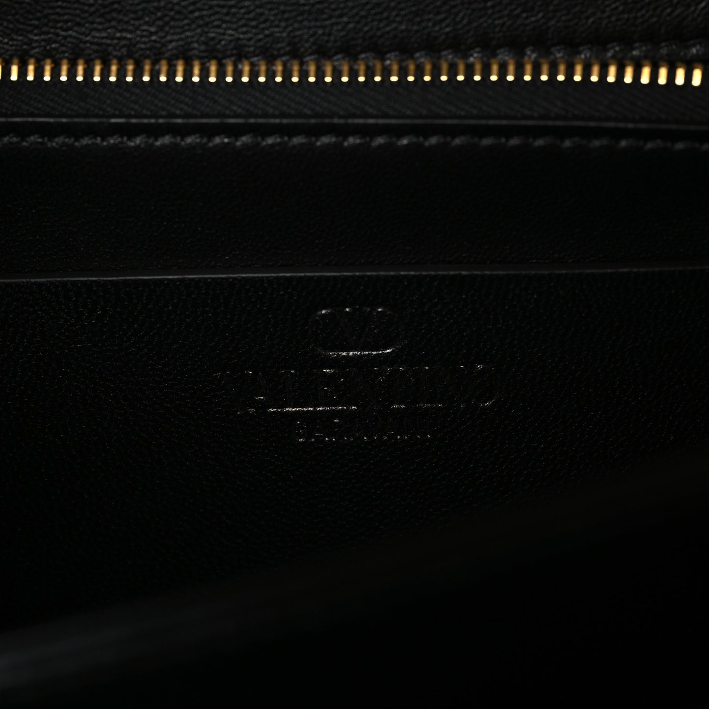 Shiny Calfskin Vlogo Vain Shoulder Bag Black
