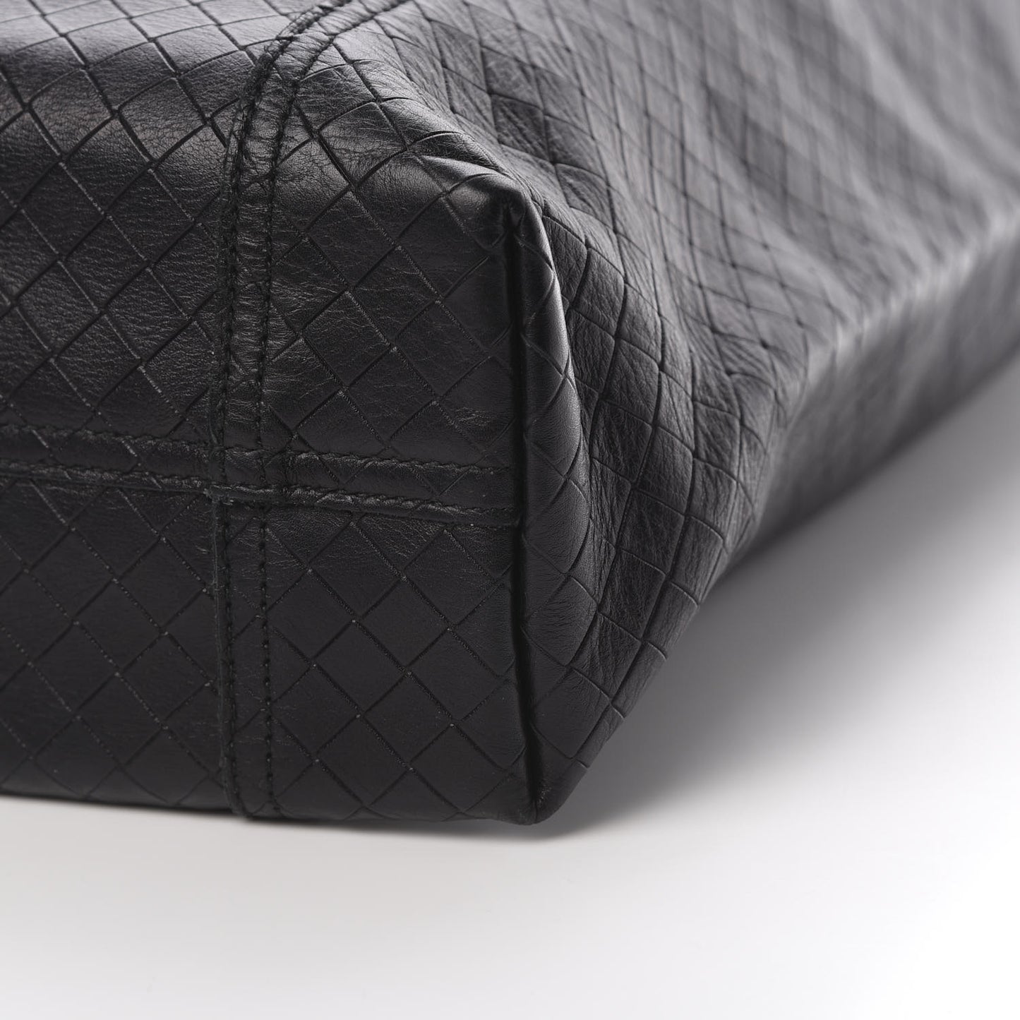 Calfskin Intrecciomirage Antique Tote Black