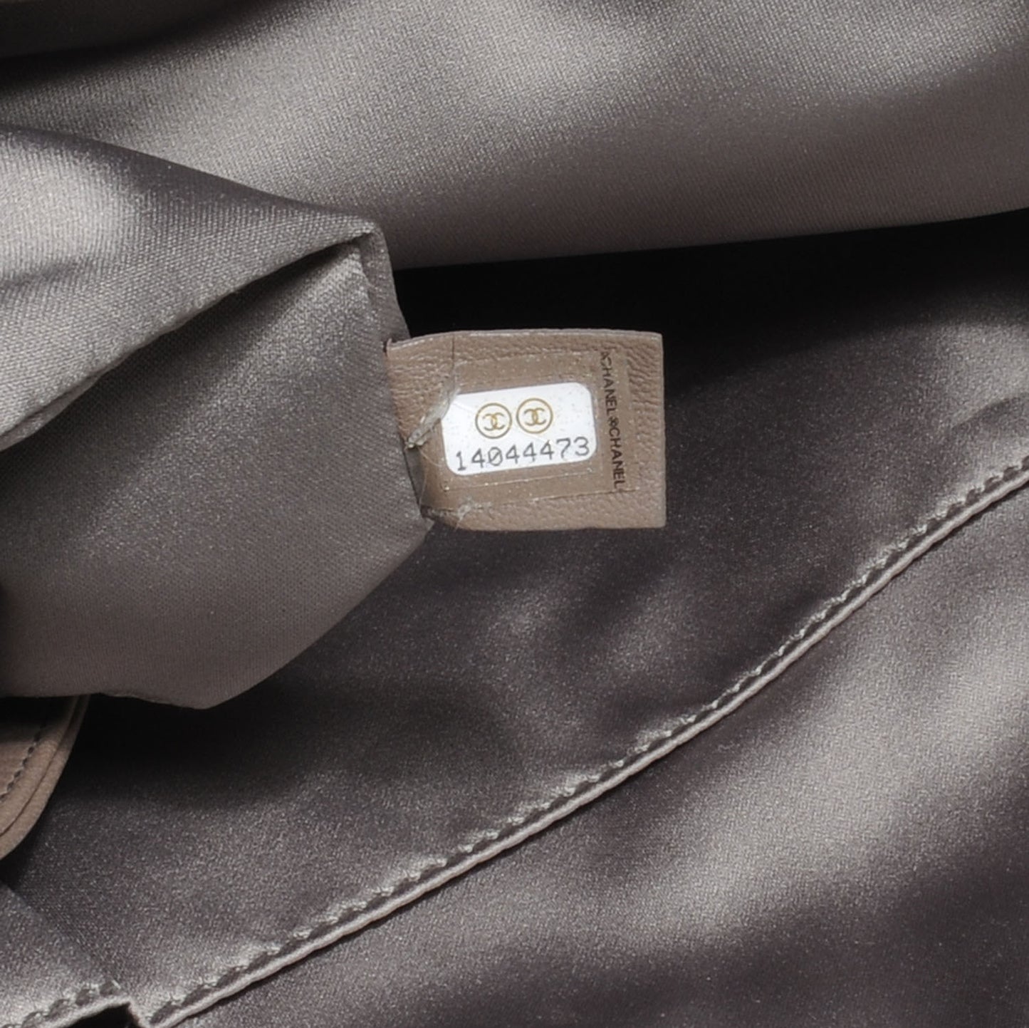 Leather CC Twisted Medium Tote Gray
