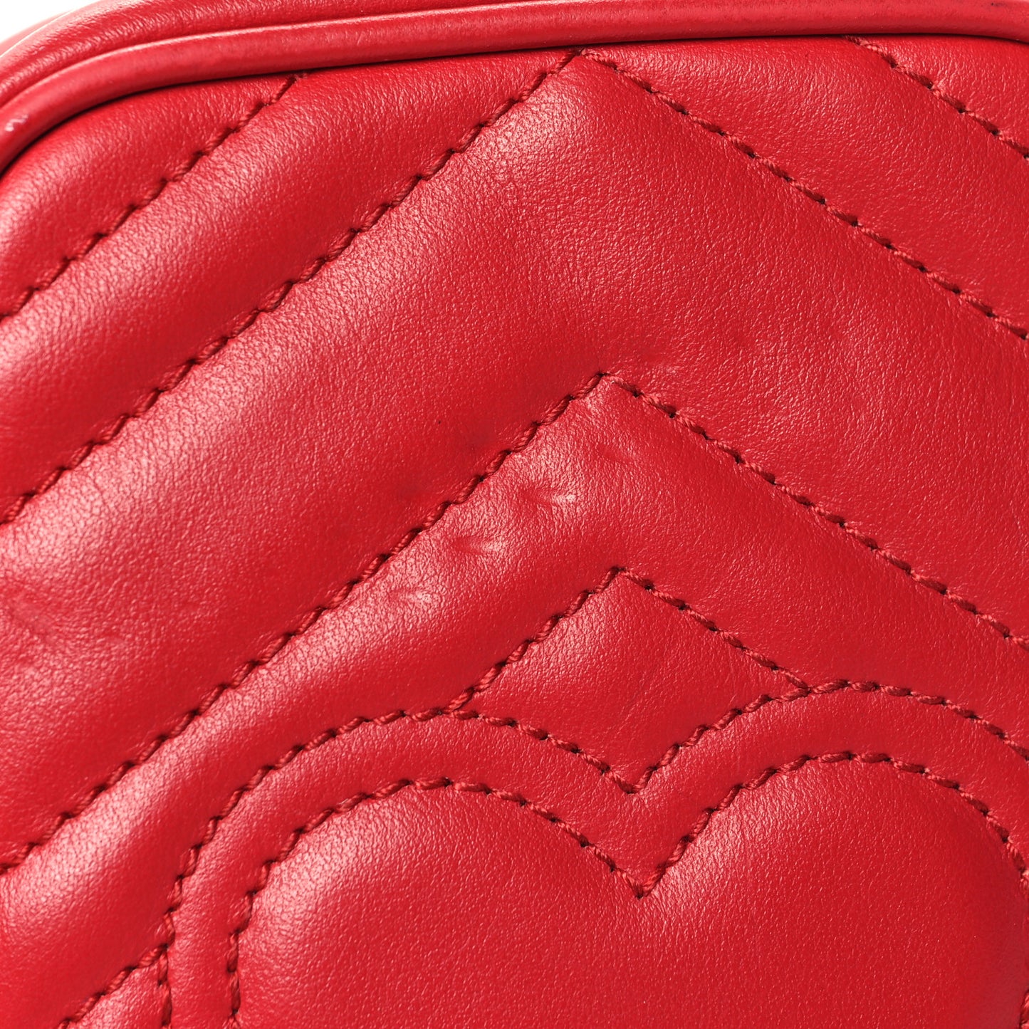 Calfskin Matelasse Mini GG Marmont Crossbody Bag Hibiscus Red