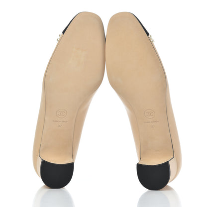 Chanel Lambskin Grosgrain Pearl Cap Toe CC Pumps 37 Beige Black 5 of 10