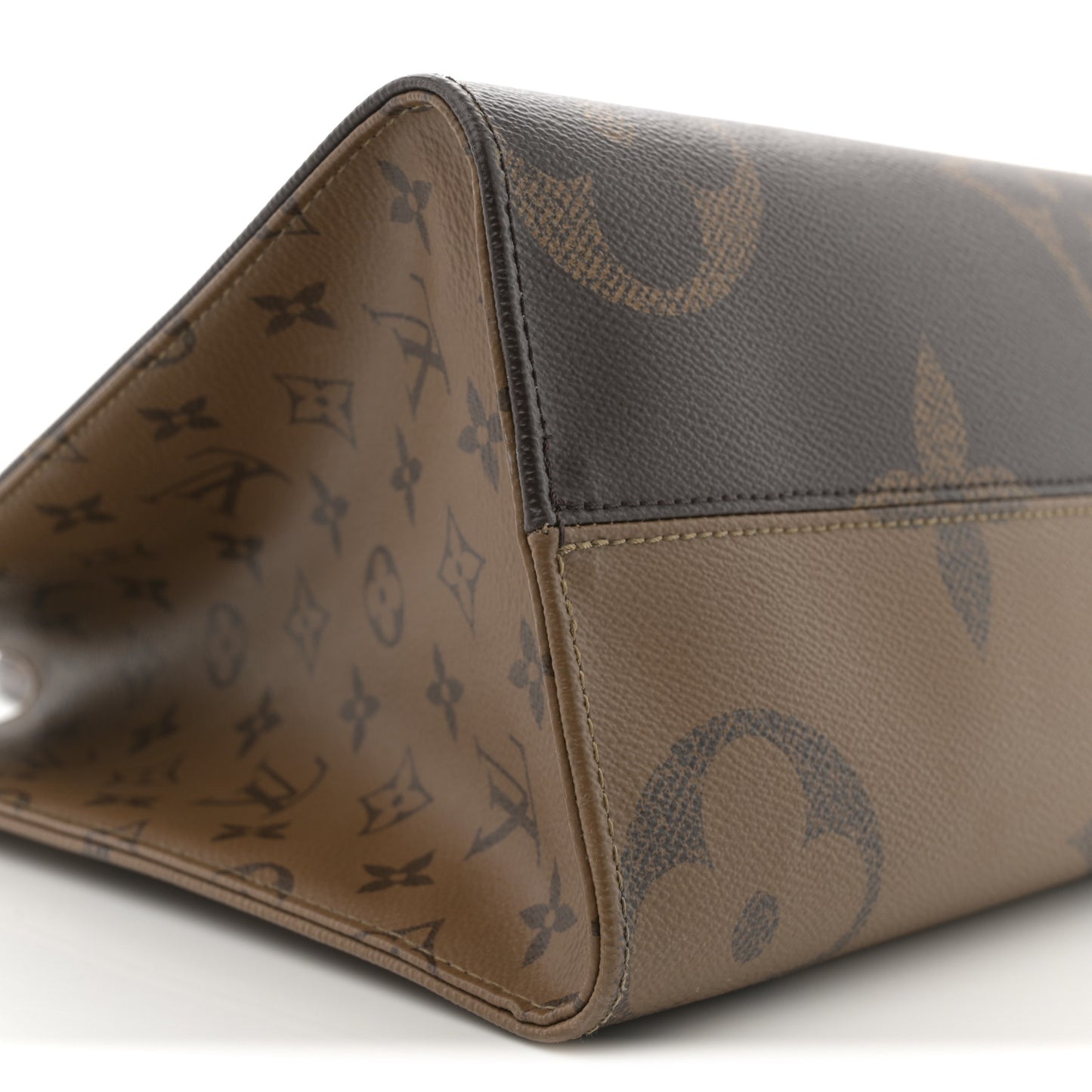 Reverse Monogram Giant Onthego MM