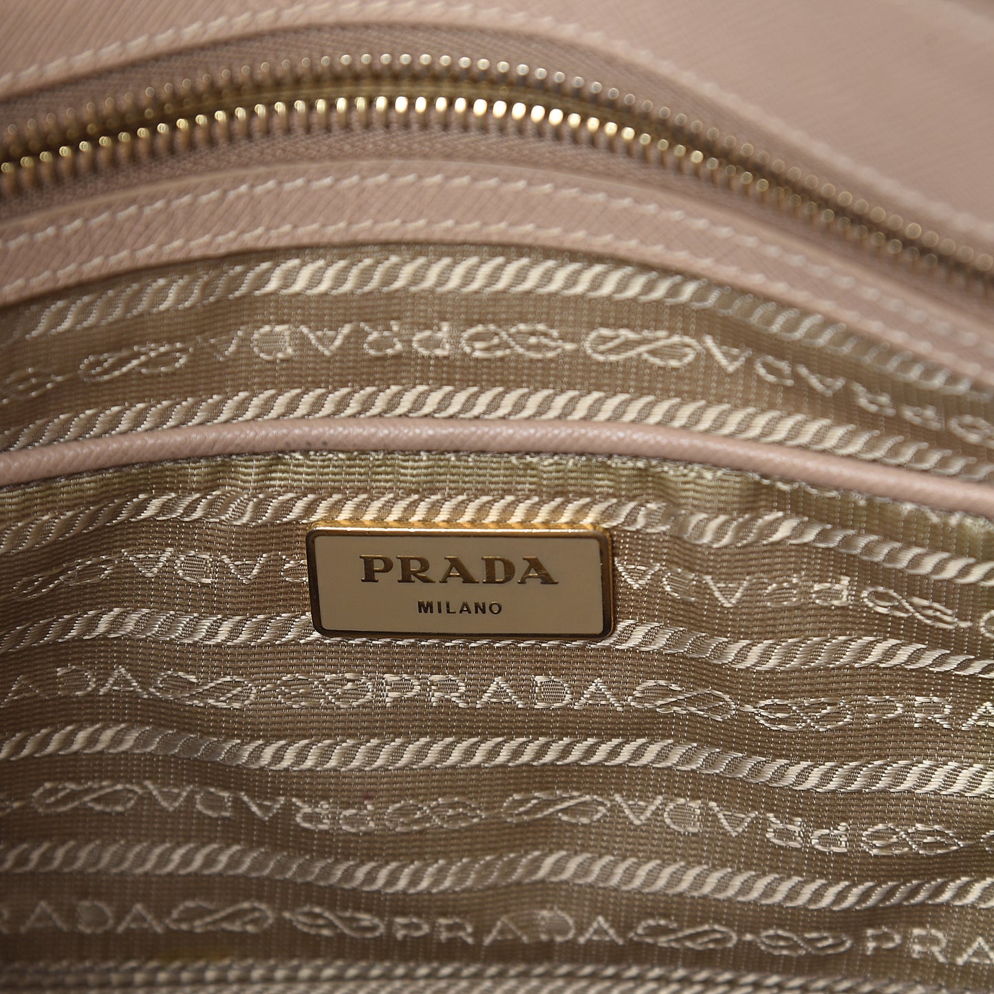 Saffiano Medium Galleria Double Zip Tote Cammeo