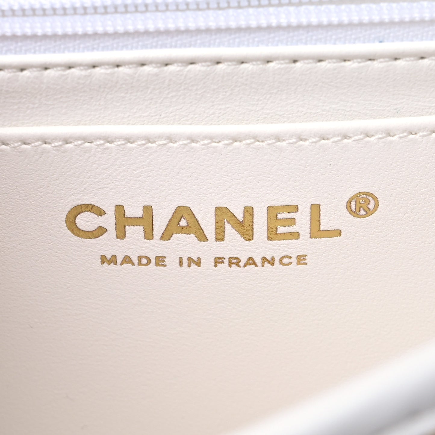 Metallic Lambskin Viscose Woven Flap Gold White
