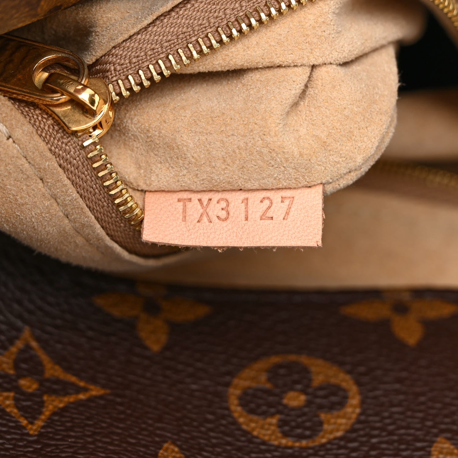 Louis Vuitton Monogram Artsy MM 8 of 13