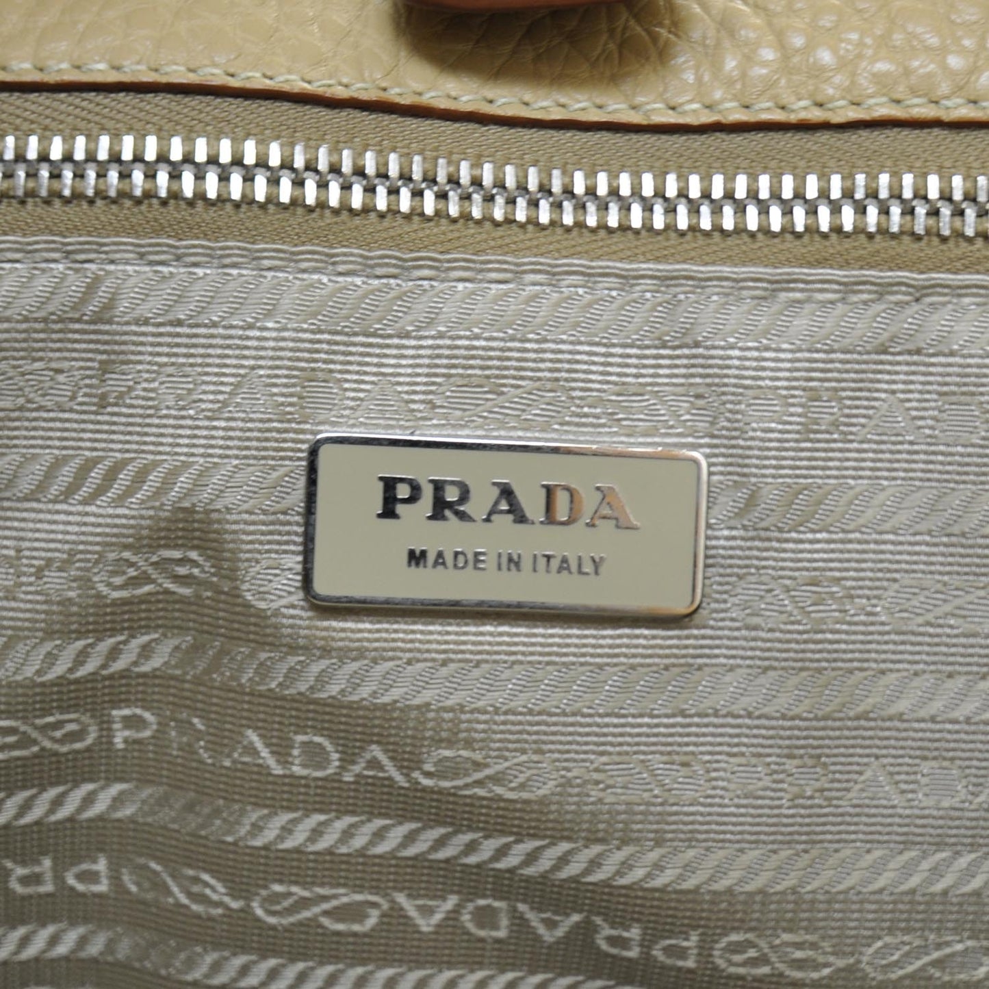 Vitello Daino Logo Shoulder Bag